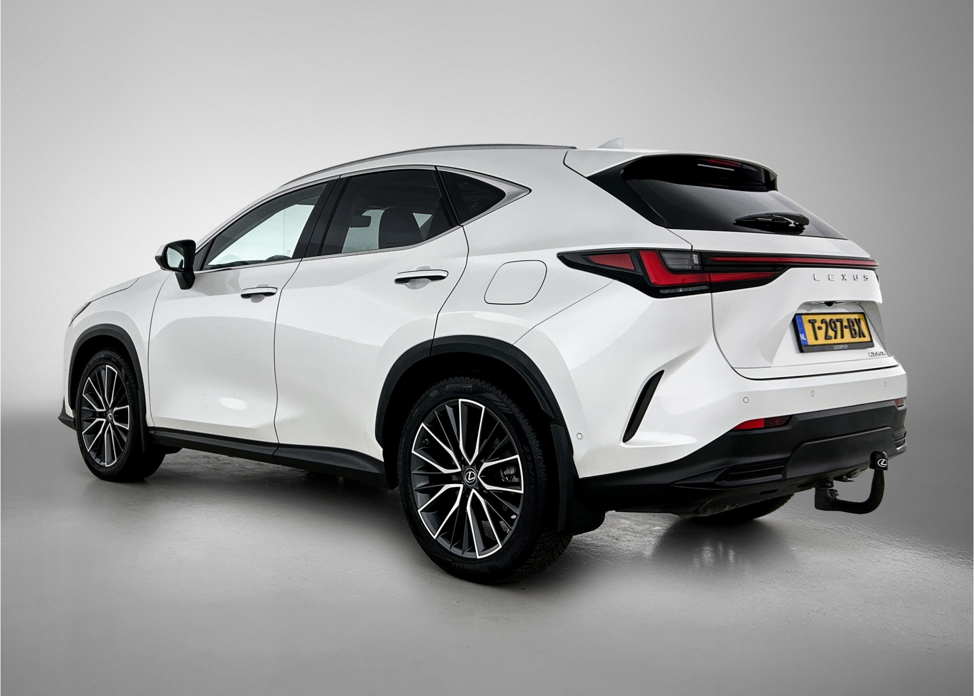 Foto van Lexus Lexus Nx450h+