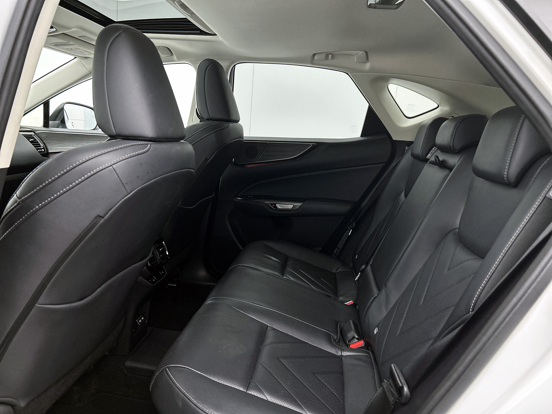 Foto van Lexus Lexus Nx450h+