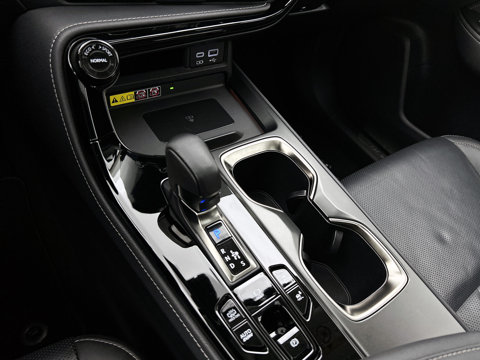 Foto van Lexus Lexus Nx450h+