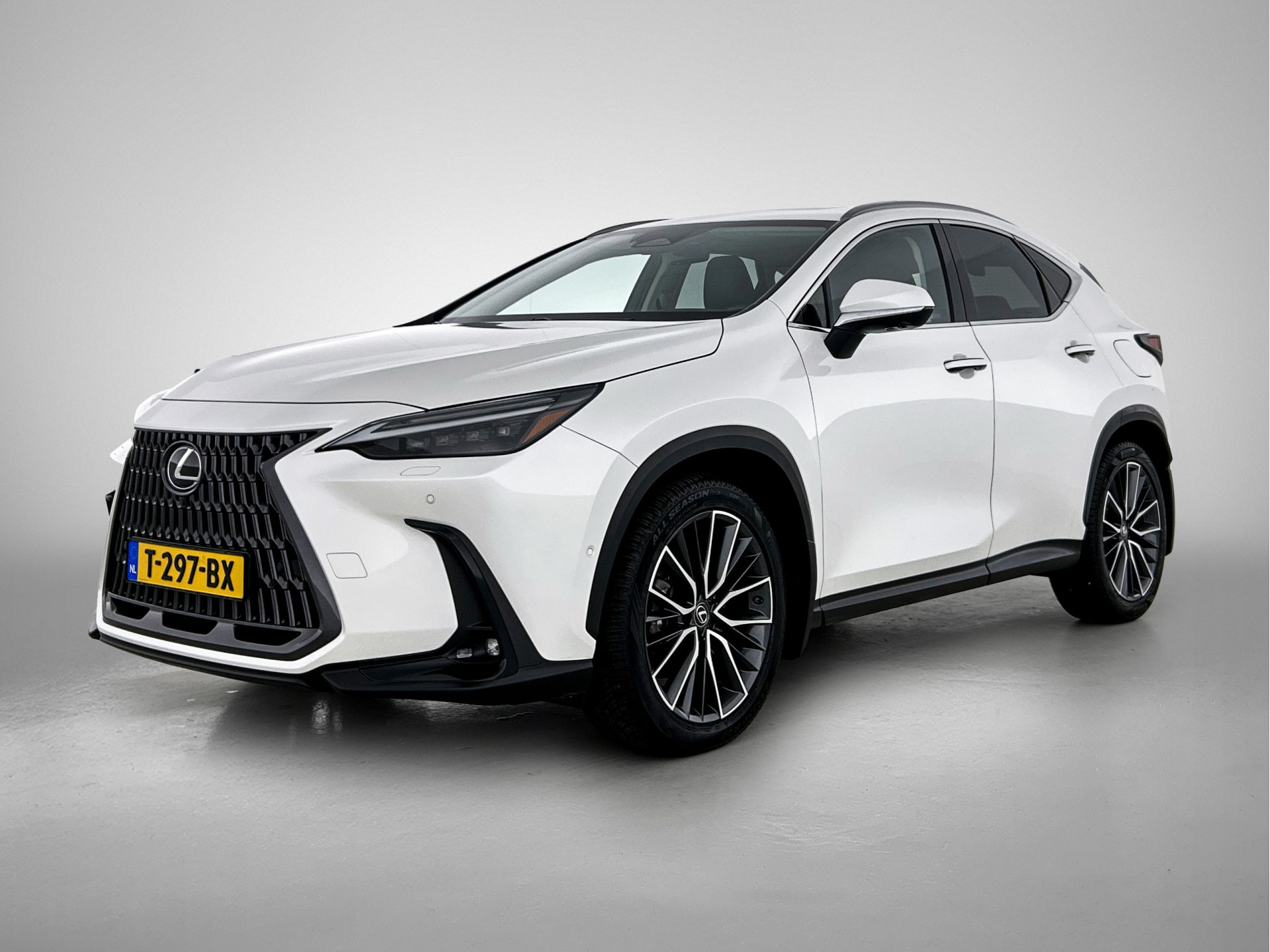 Foto van Lexus Lexus Nx450h+