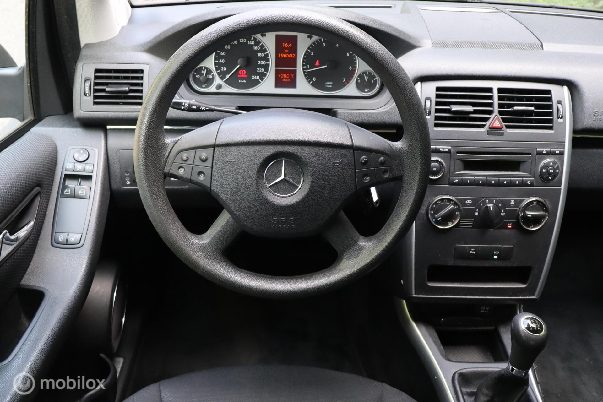 Foto van Mercedes-Benz B 180