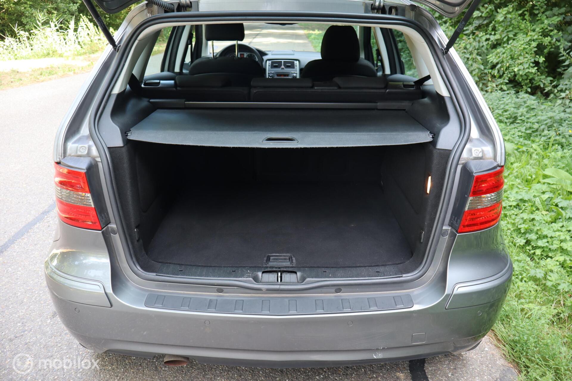 Foto van Mercedes-Benz B 180