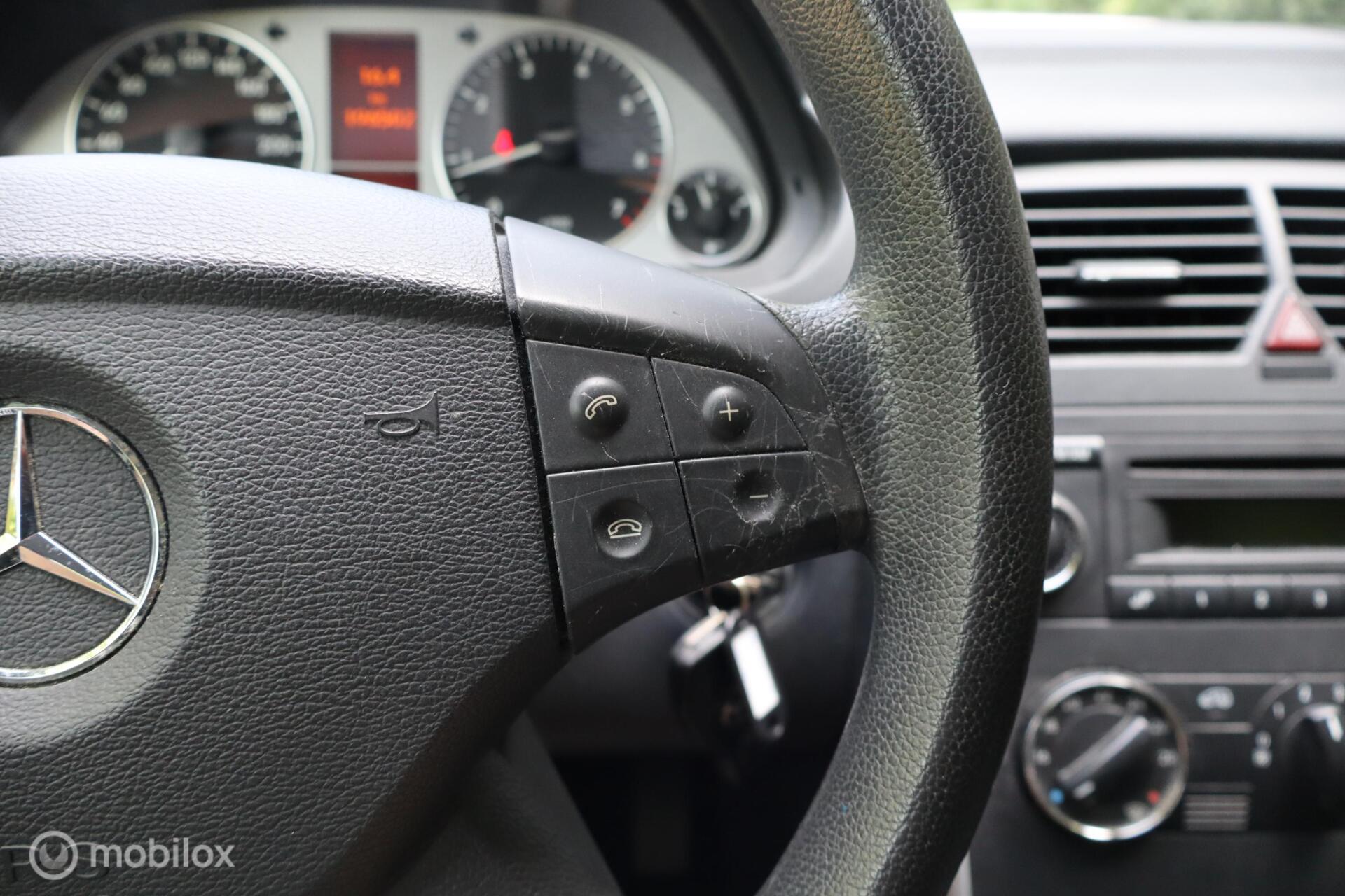 Foto van Mercedes-Benz B 180