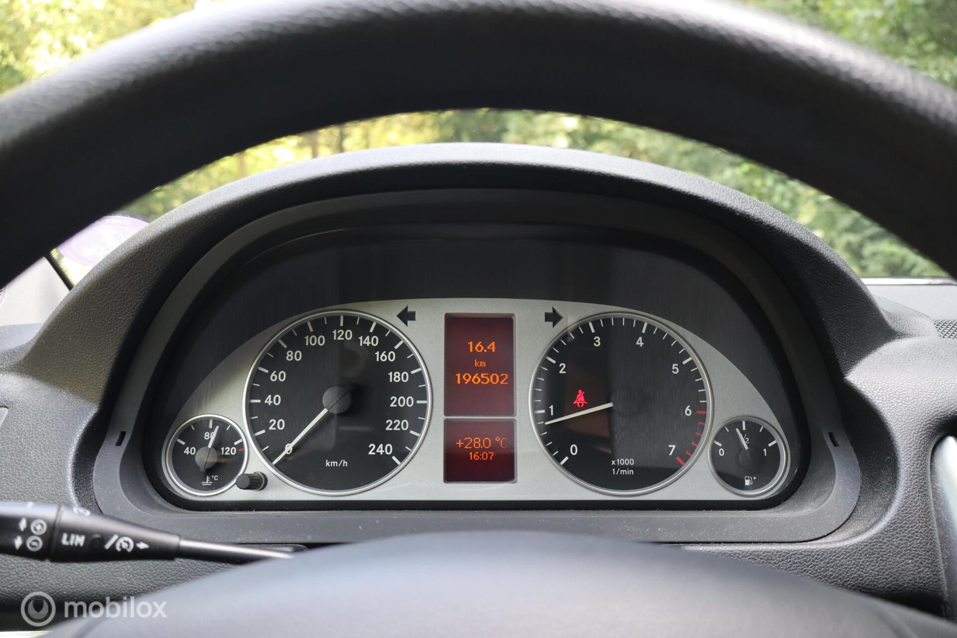 Foto van Mercedes-Benz B 180