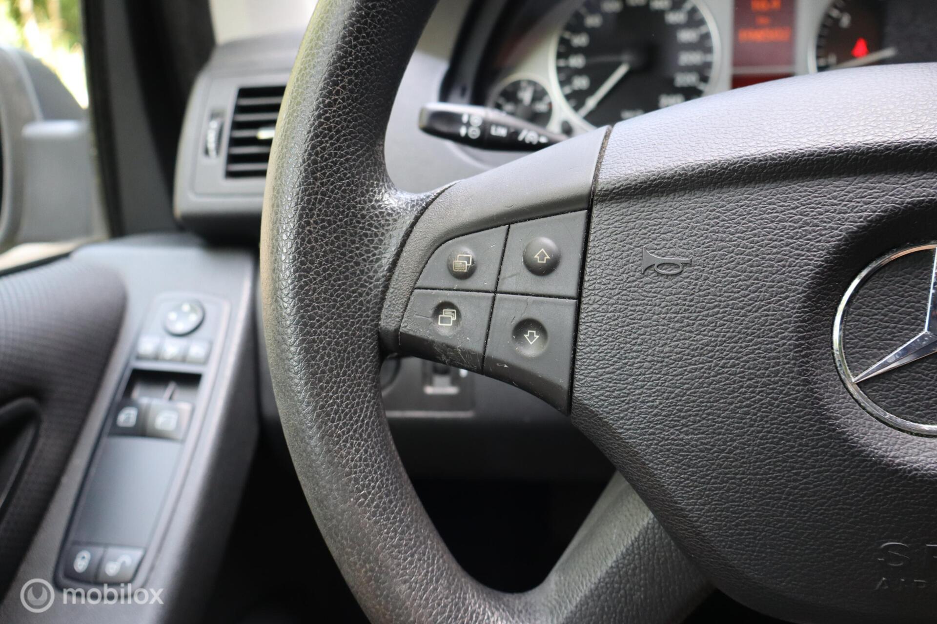 Foto van Mercedes-Benz B 180