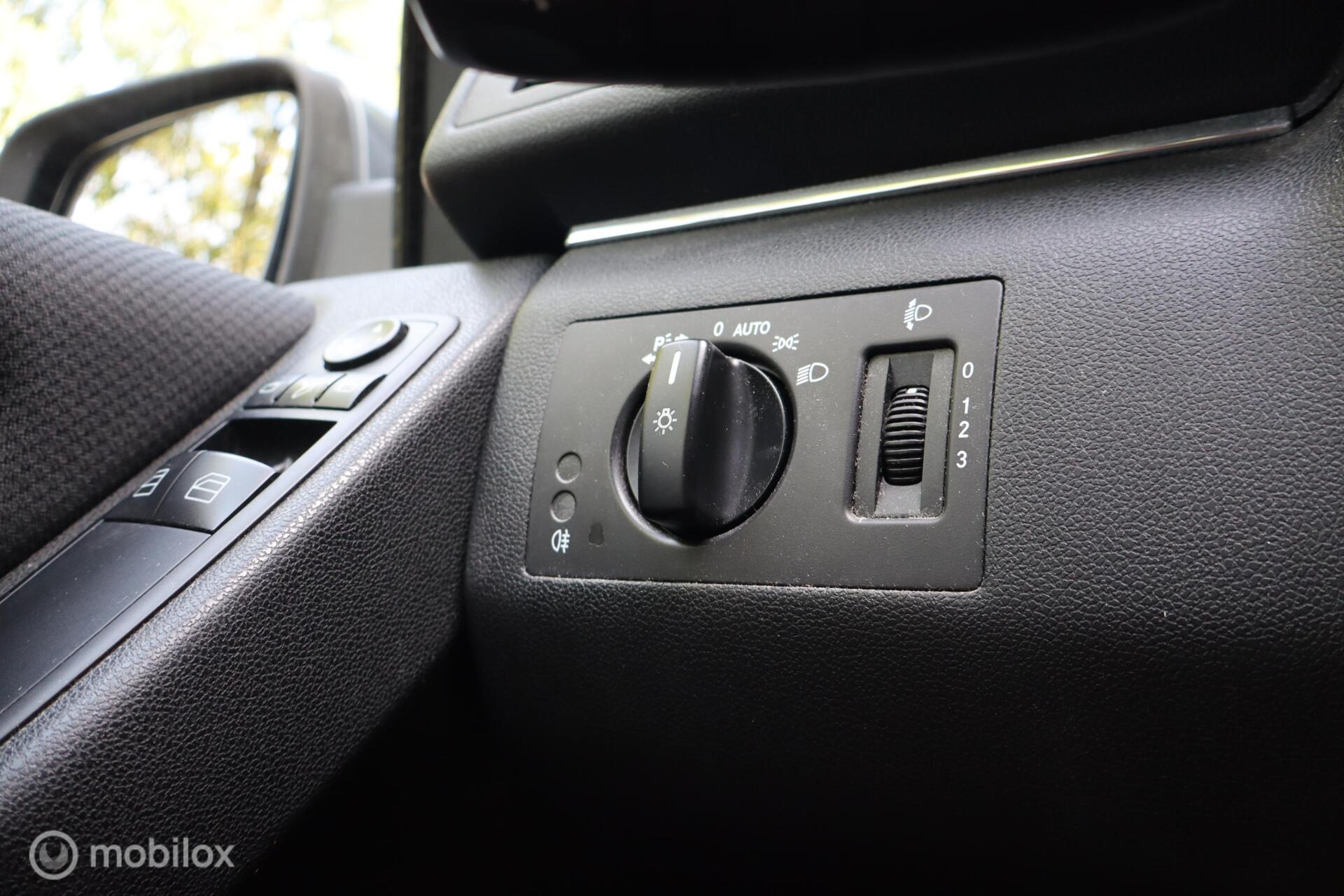 Foto van Mercedes-Benz B 180