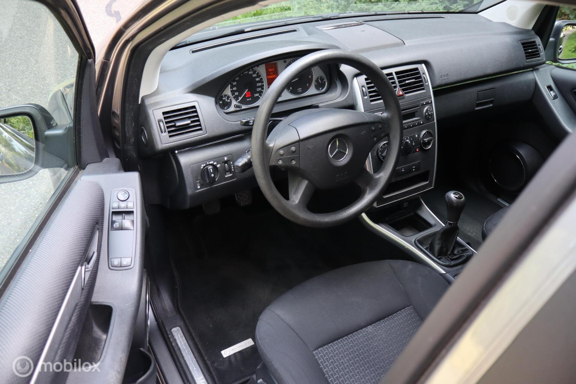 Foto van Mercedes-Benz B 180