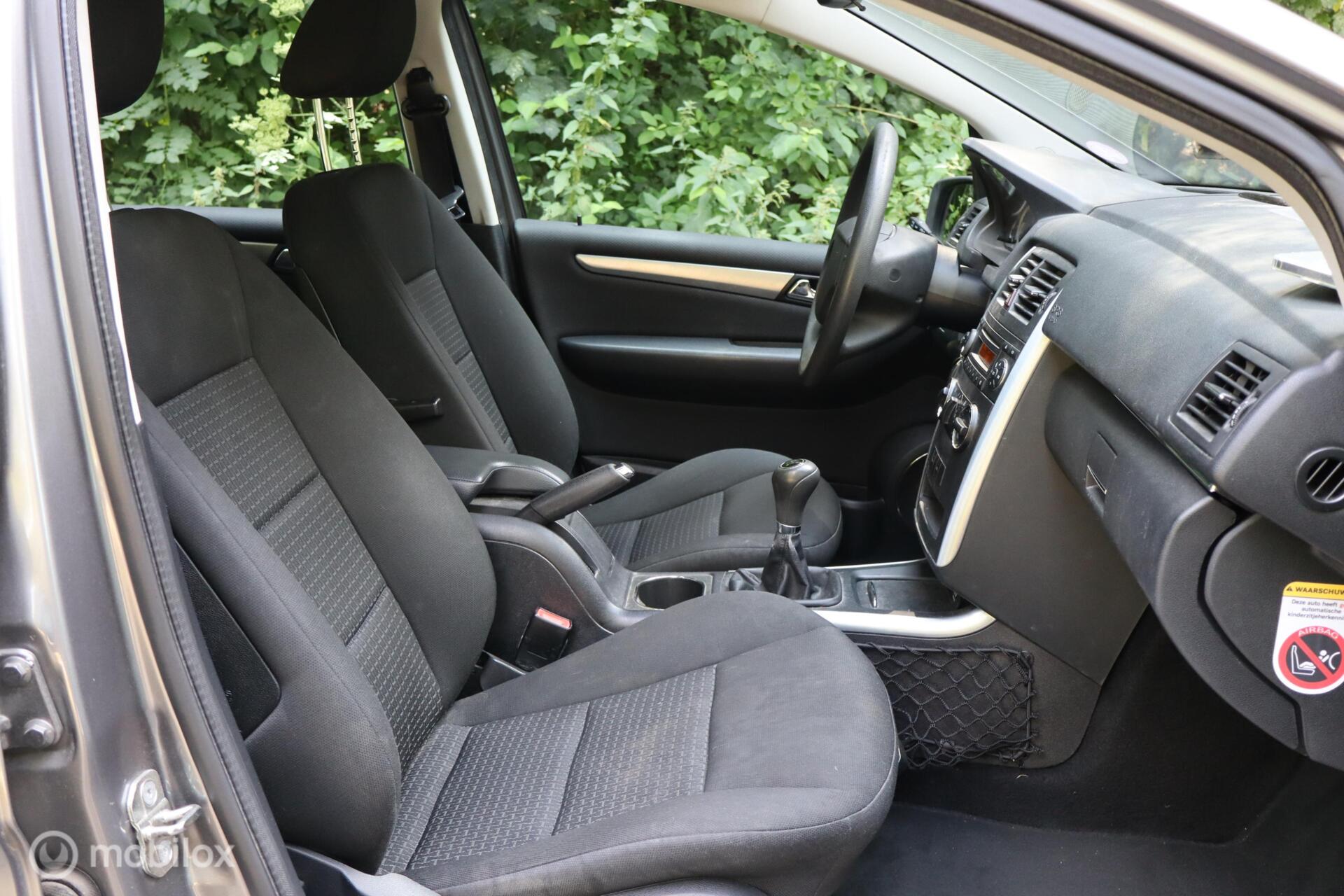 Foto van Mercedes-Benz B 180