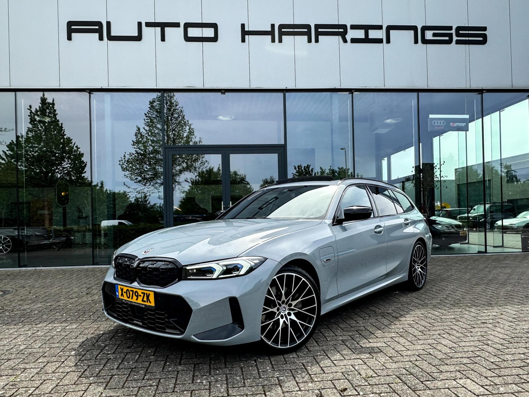 BMW 3-serie Touring 330e 2022 - voorkant