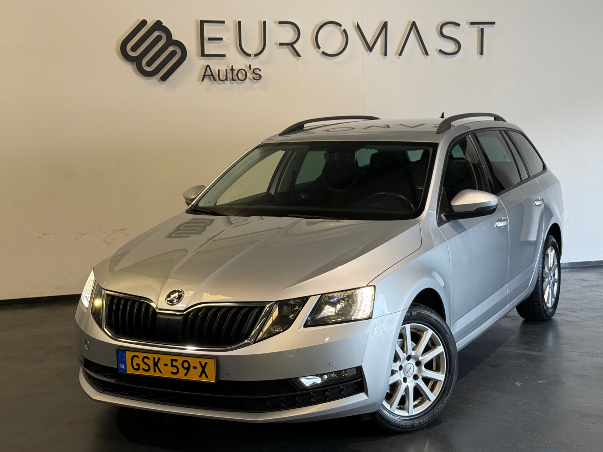 Skoda Octavia Combi 1.6 TDI Greentech Style Automaat Cruise EXPORT!! 2019 - voorkant