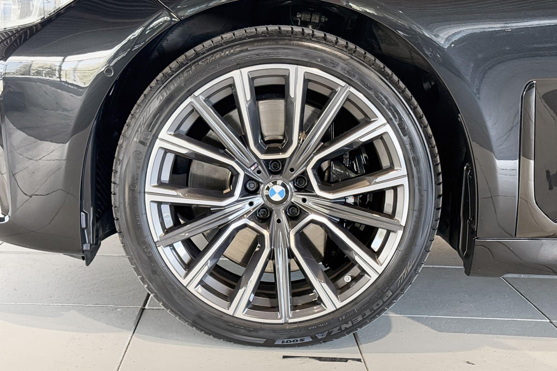 Foto van BMW 750i xDrive