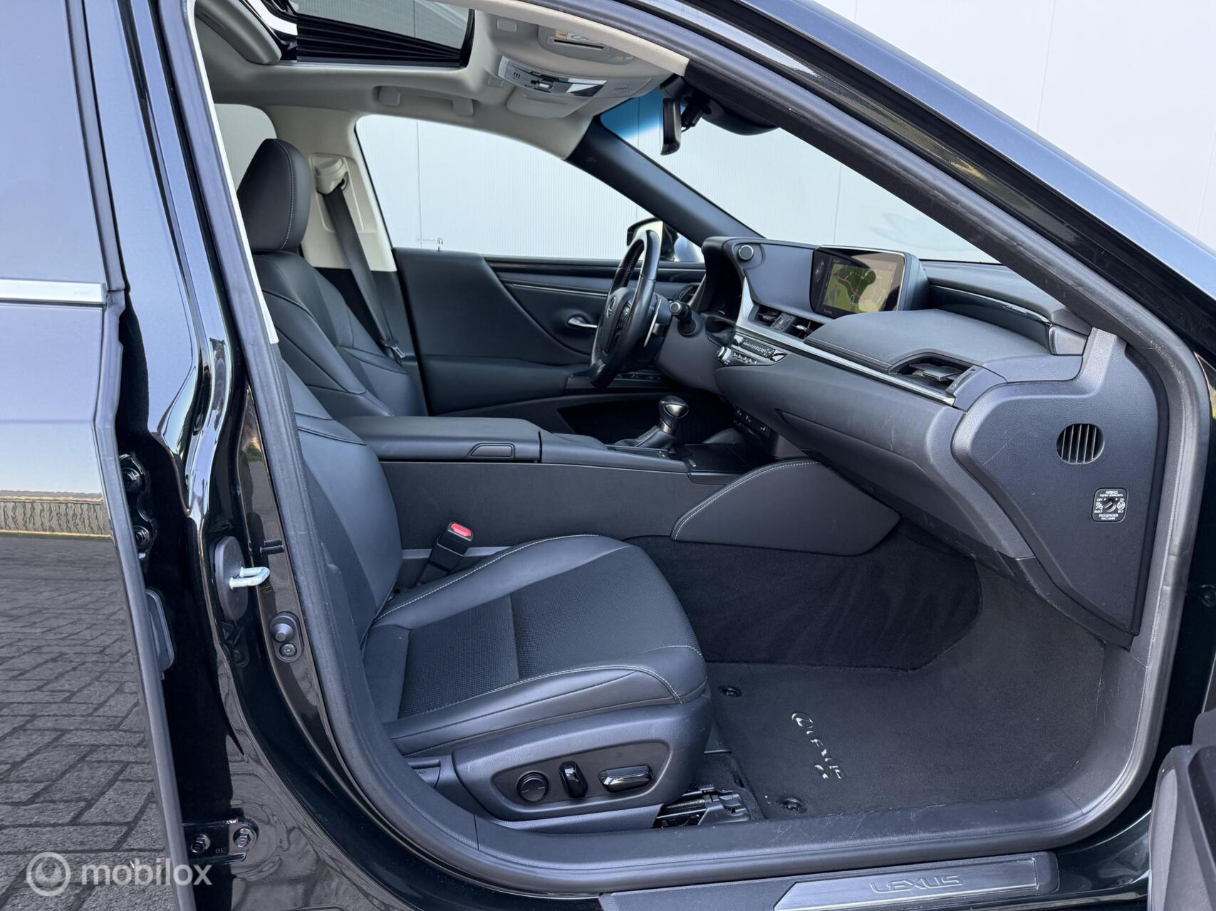 Foto van Lexus Lexus Es300h