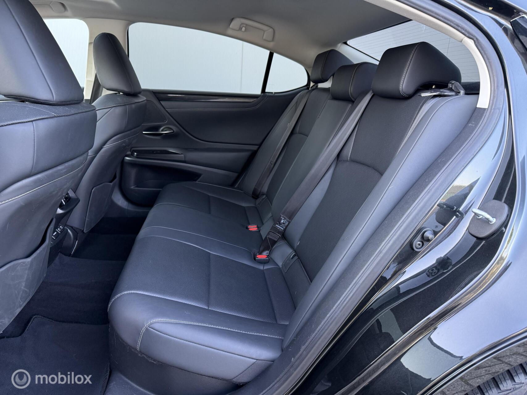 Foto van Lexus Lexus Es300h