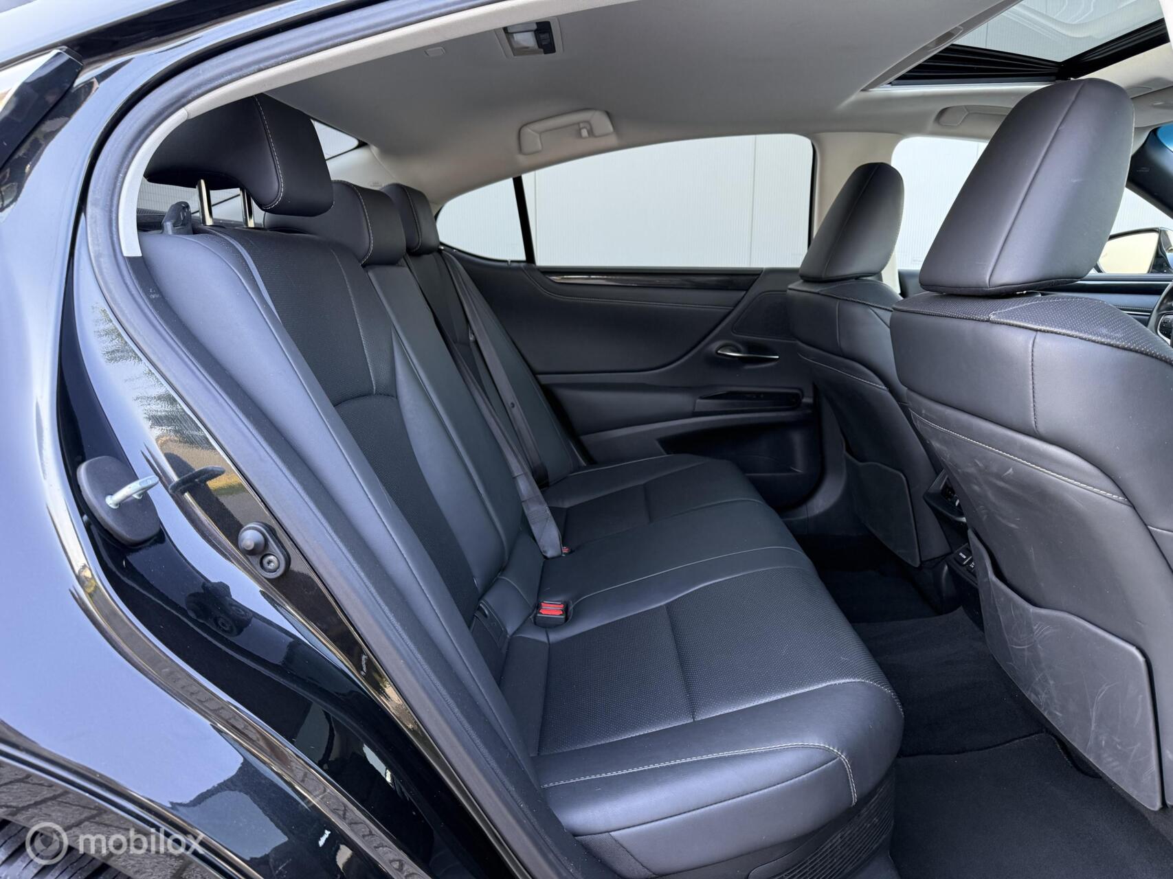 Foto van Lexus Lexus Es300h