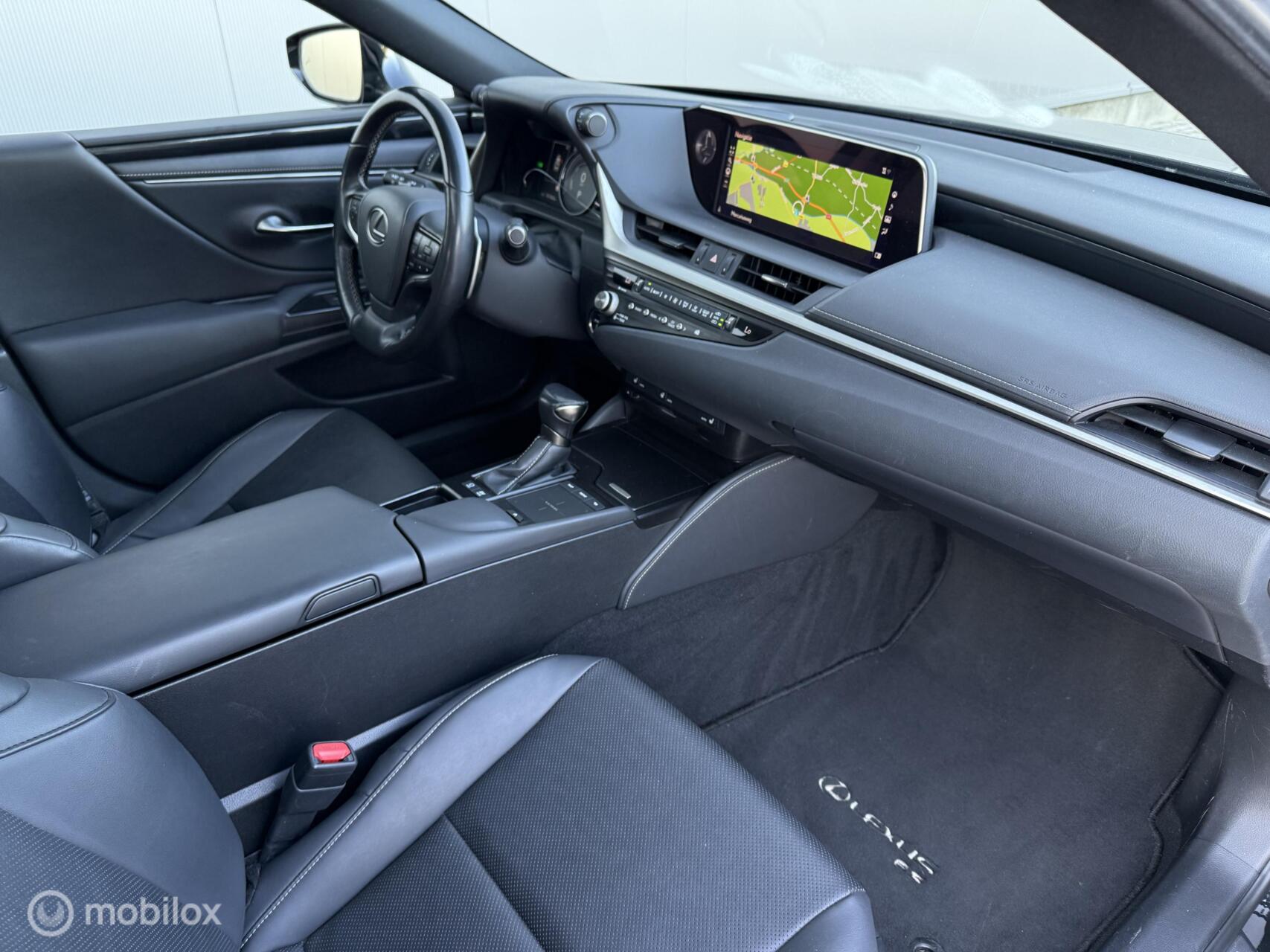 Foto van Lexus Lexus Es300h