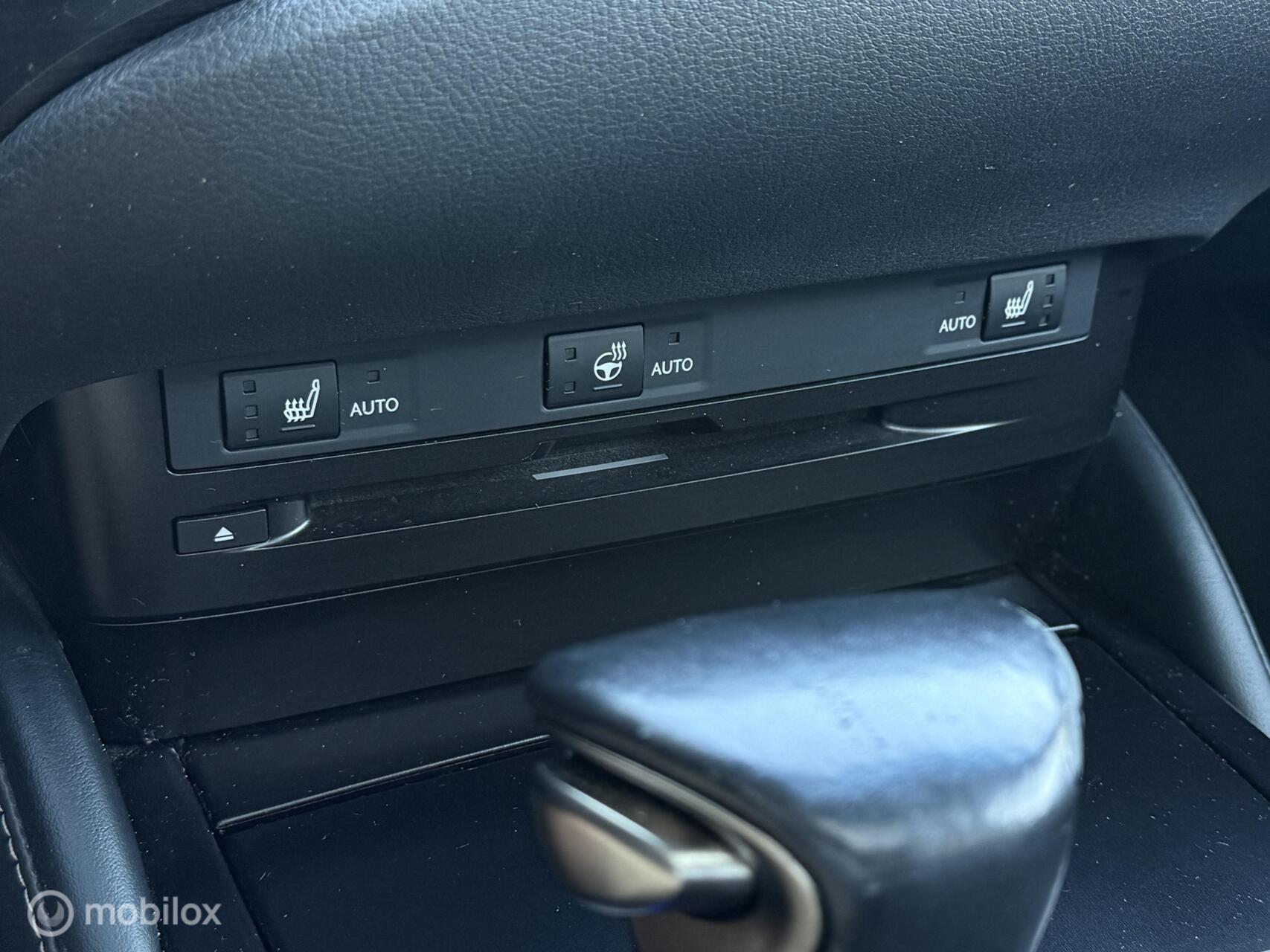 Foto van Lexus Lexus Es300h