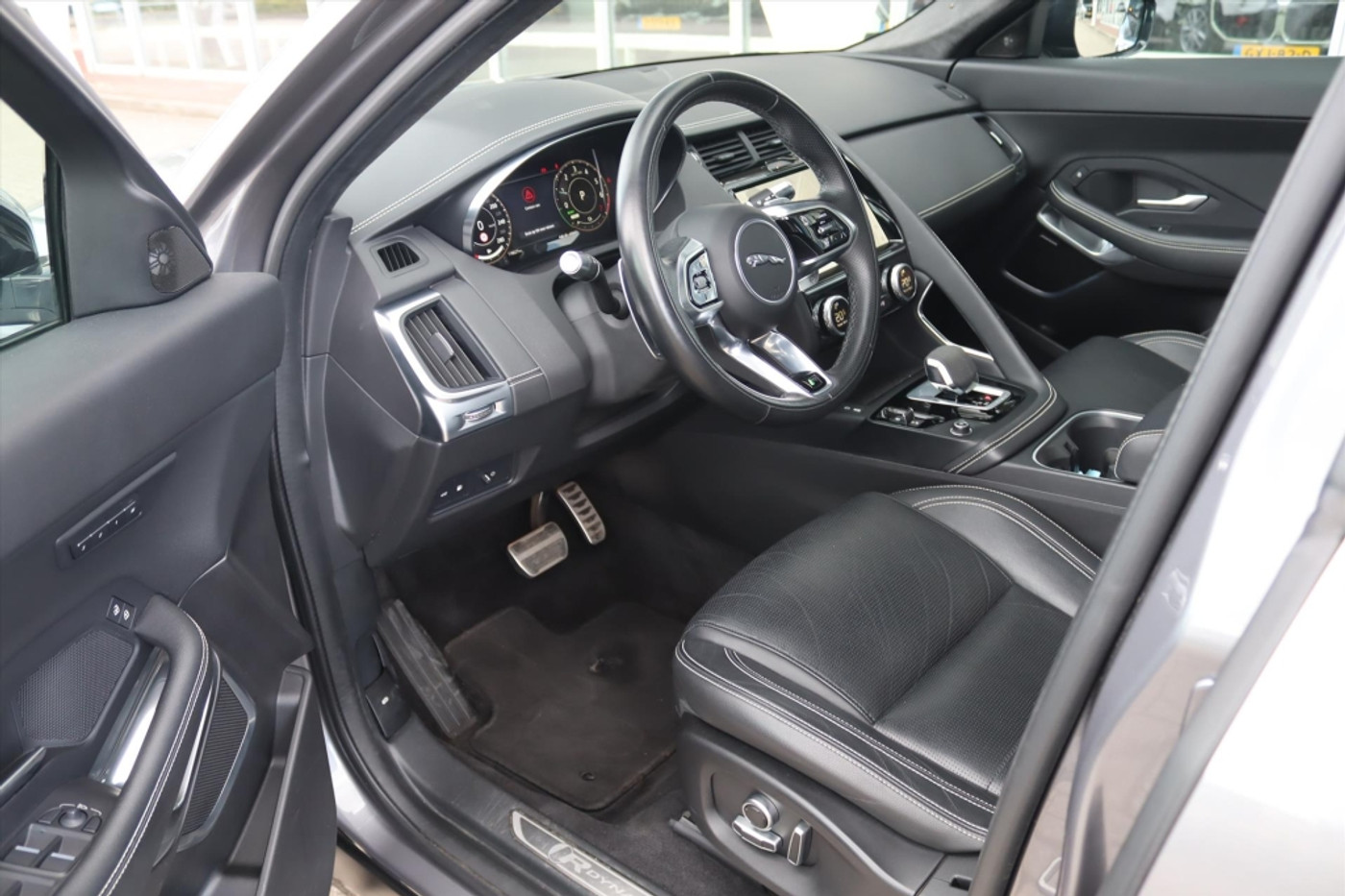 Foto van Jaguar E-pace