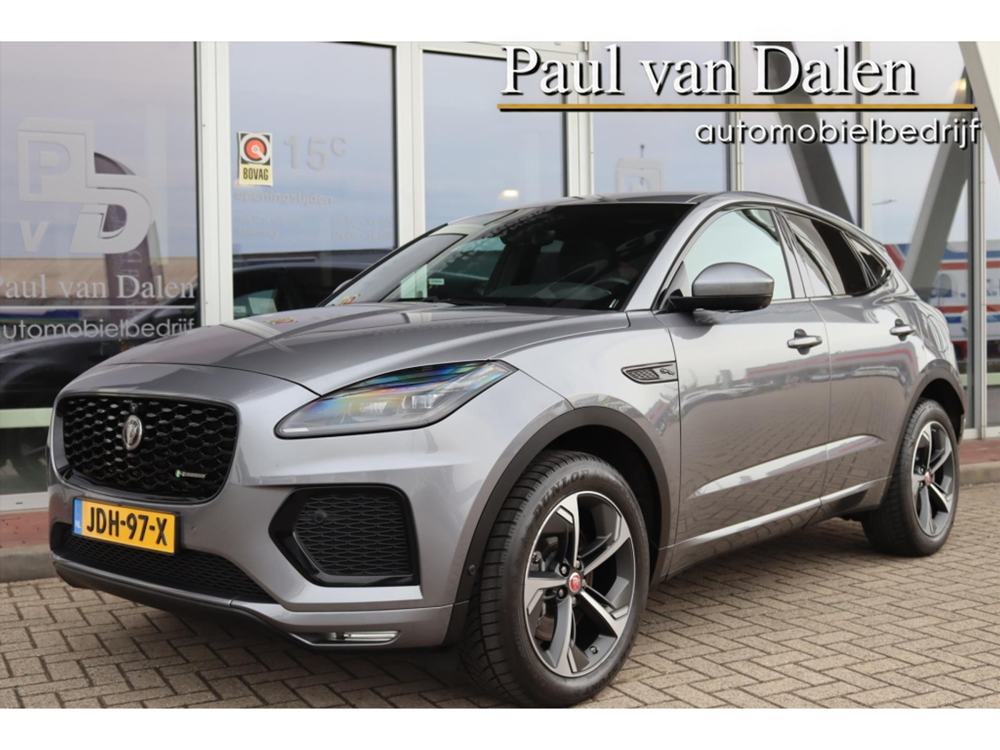 Jaguar E-pace 1.5 P300e 309PK AWD R-DYNAMIC SE Panodak | HiFi |  | Navi | 360 Camera | Leer | Voorruitverw. | Memory | Led | Cruise | 19 Inch Lm | 2021 - voorkant