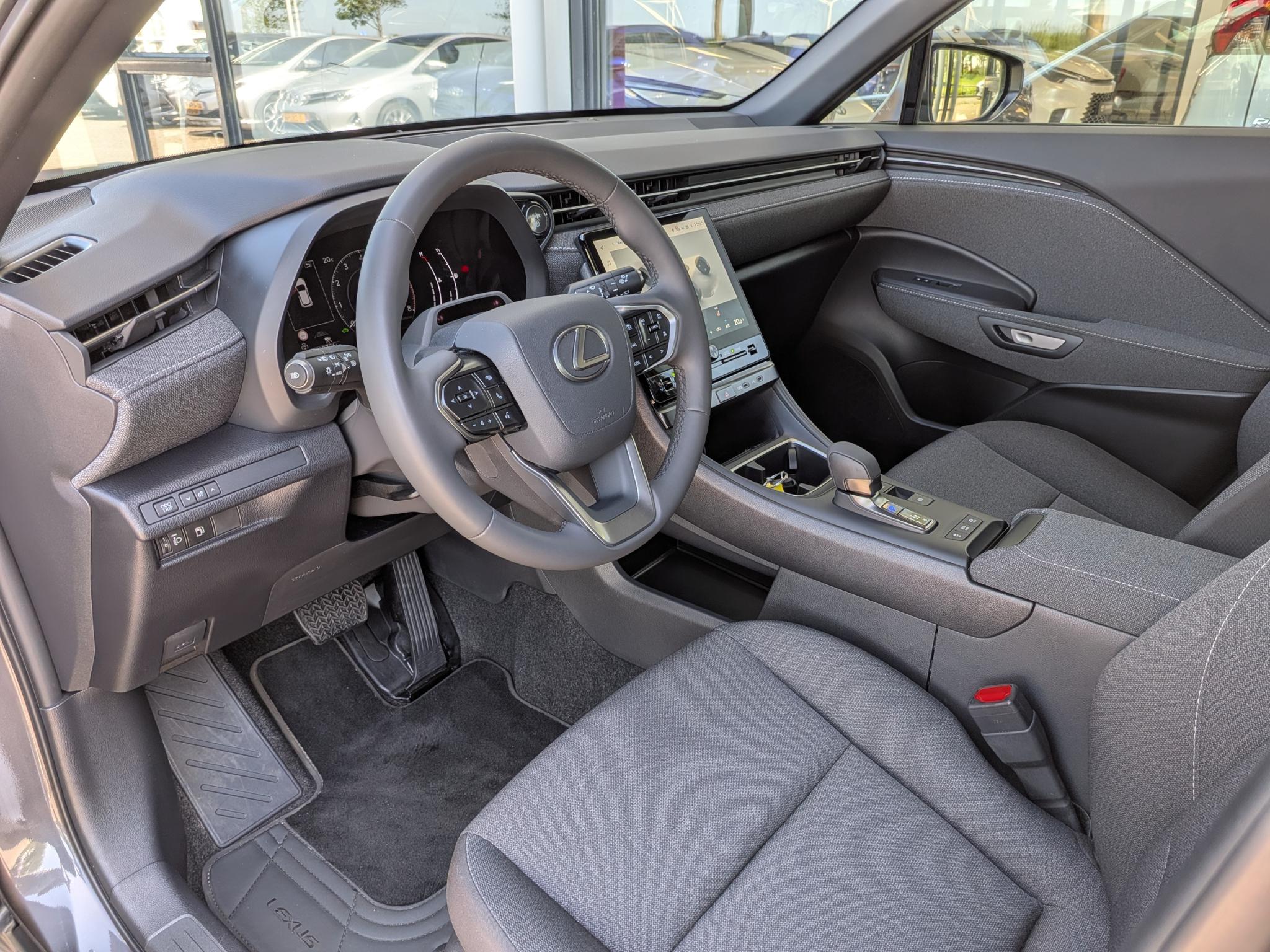 Foto van Lexus LBX