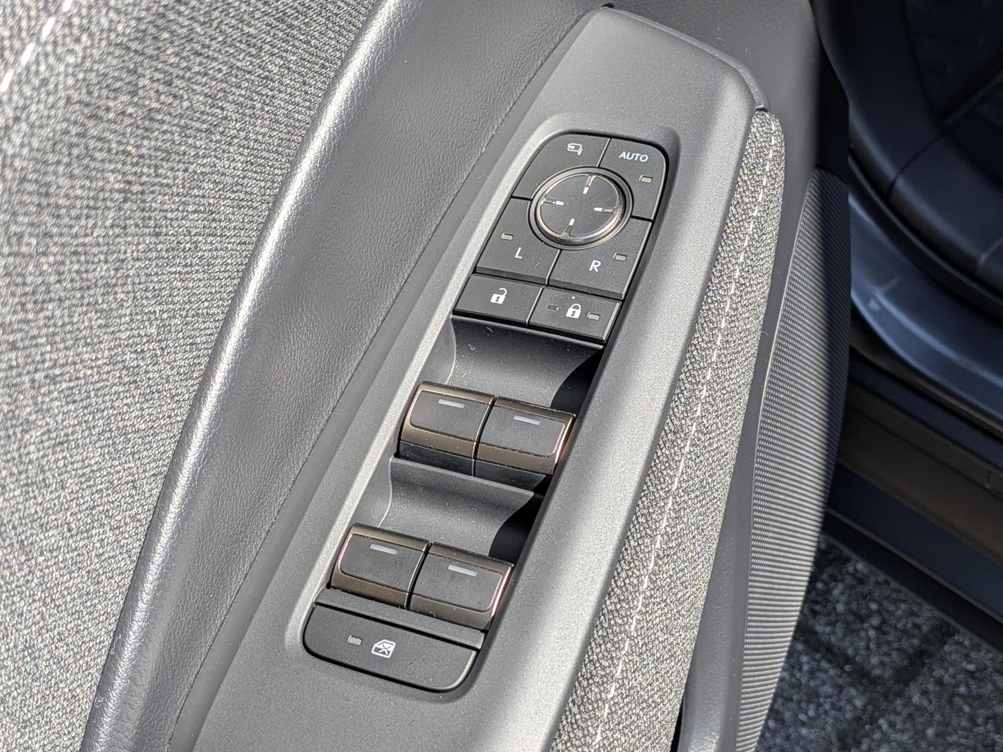 Foto van Lexus LBX