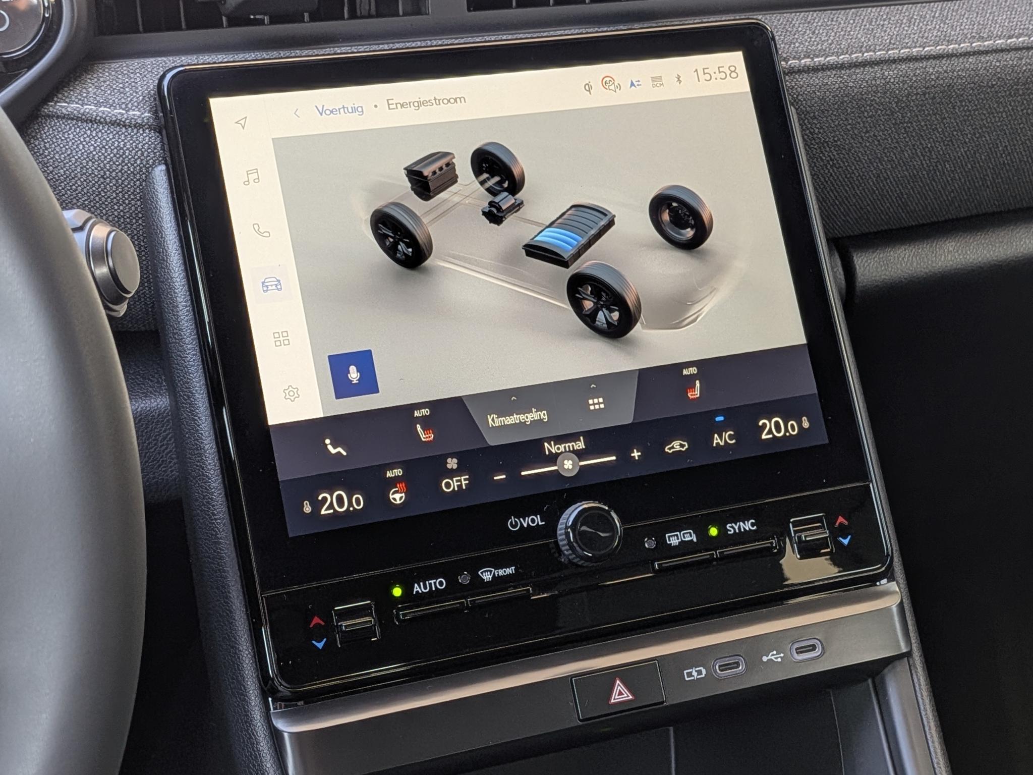 Foto van Lexus LBX