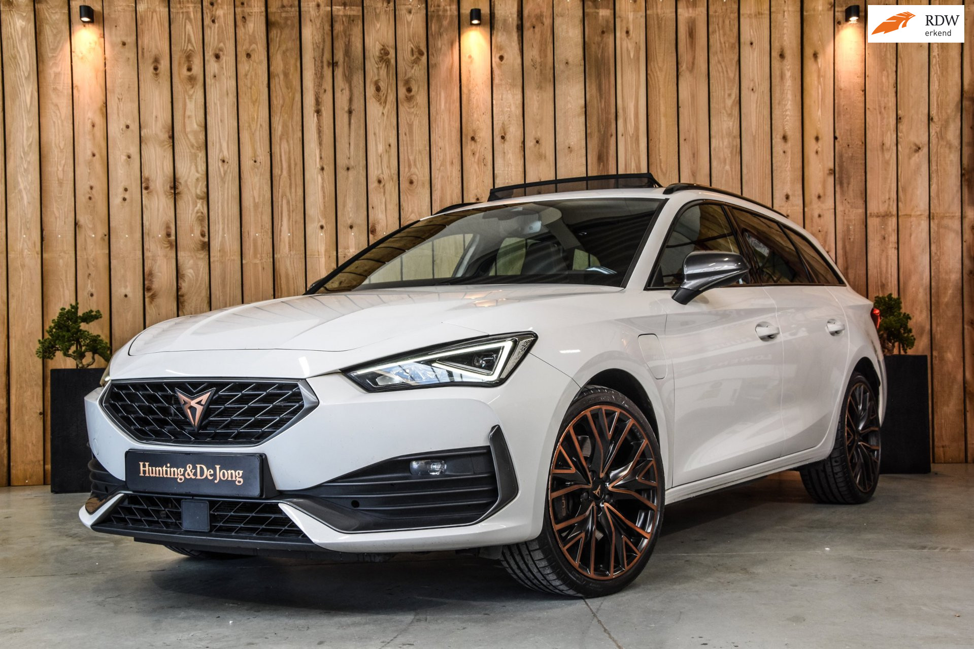 Cupra Leon 1.4 e-Hybrid VZ Performance *Pano*Camera*Keyless*Carplay* 2021 - voorkant