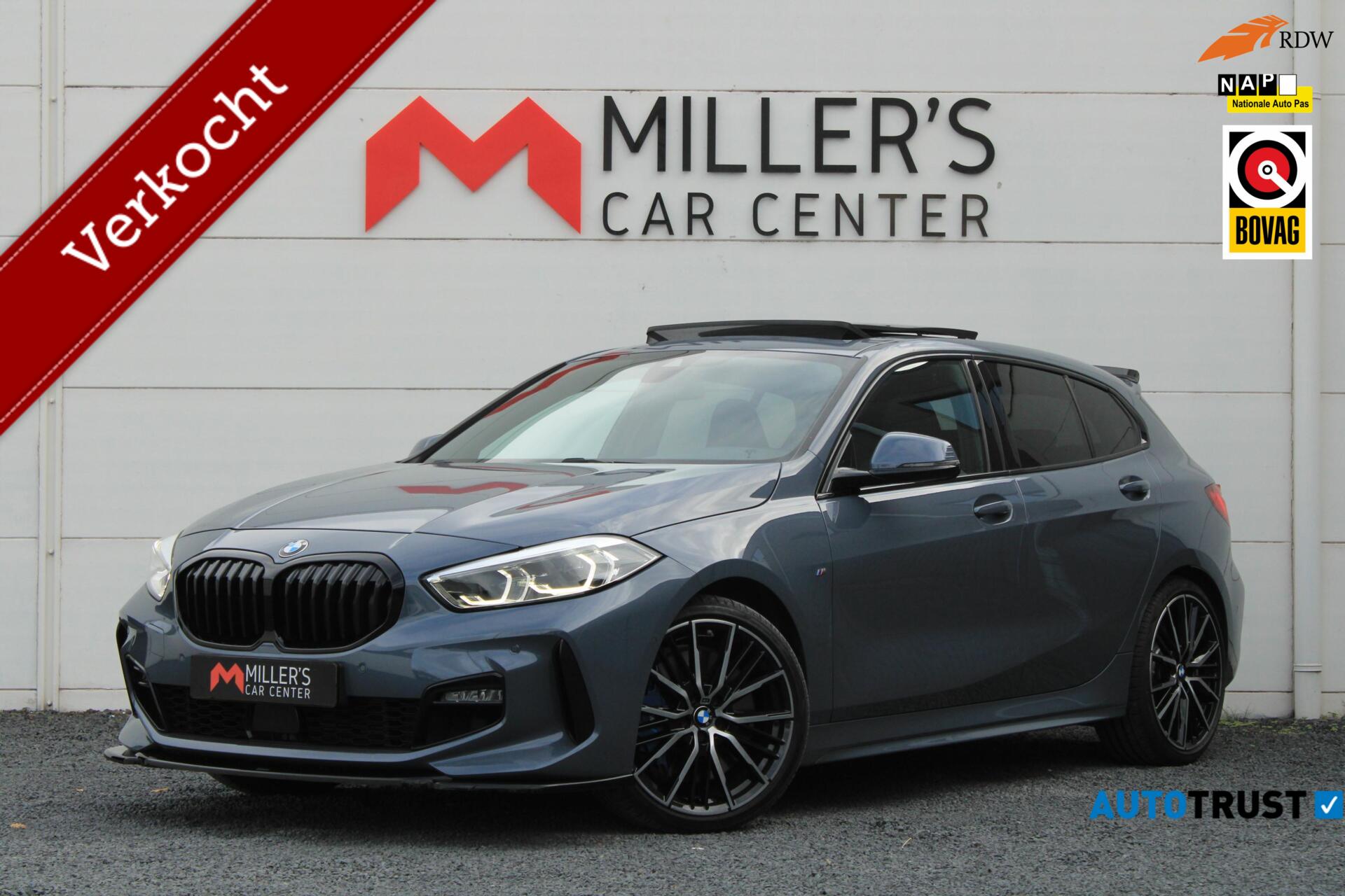 BMW 1-serie 120i M Sport Pano Cam Kuipstoelen Sfeerverlichting 2022 - voorkant