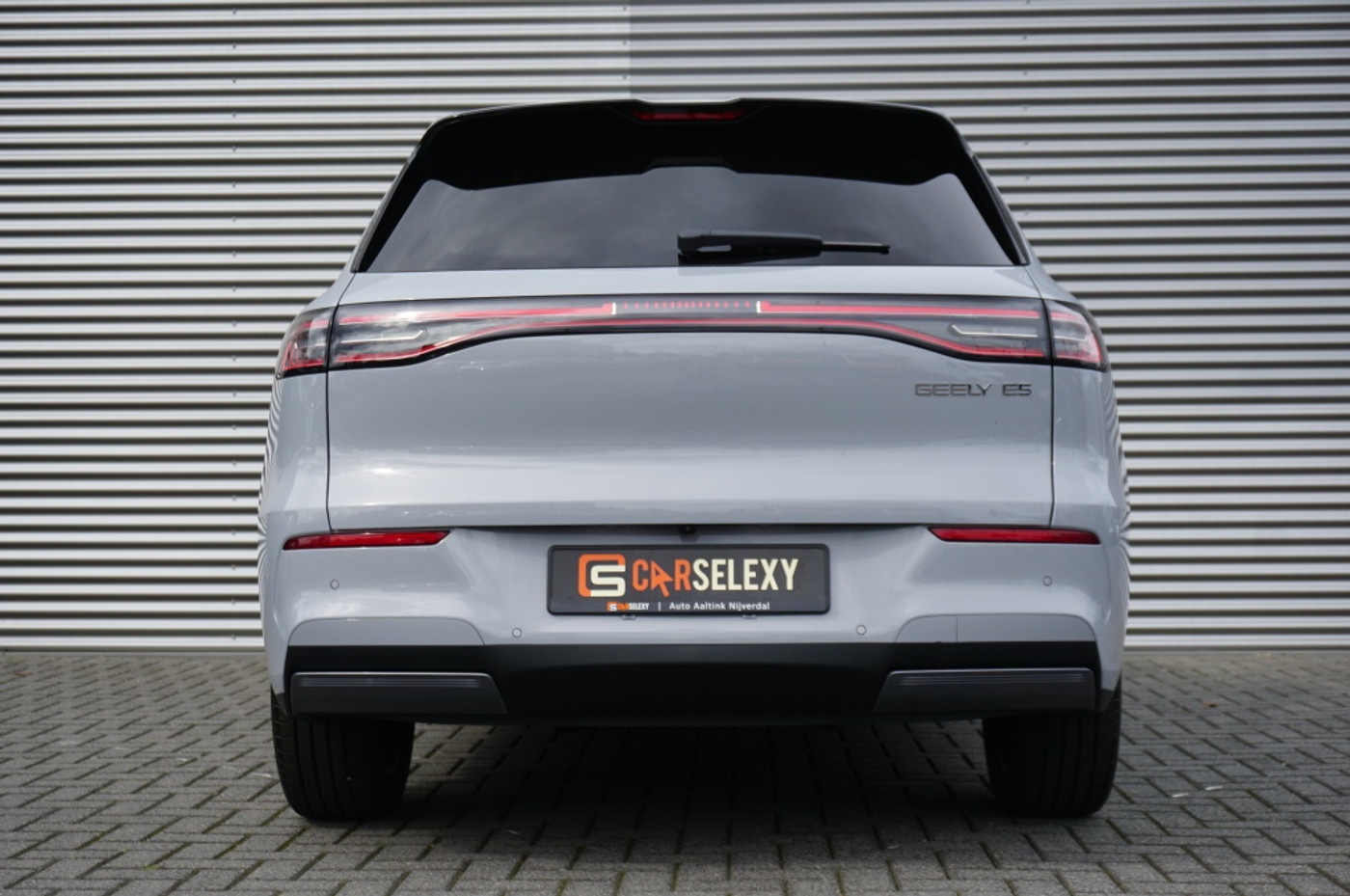Foto van Geely E5
