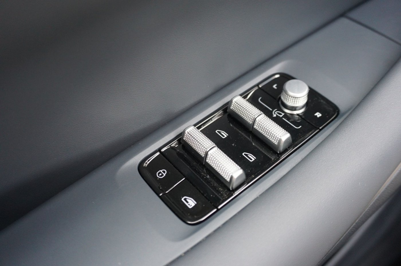 Foto van Geely E5