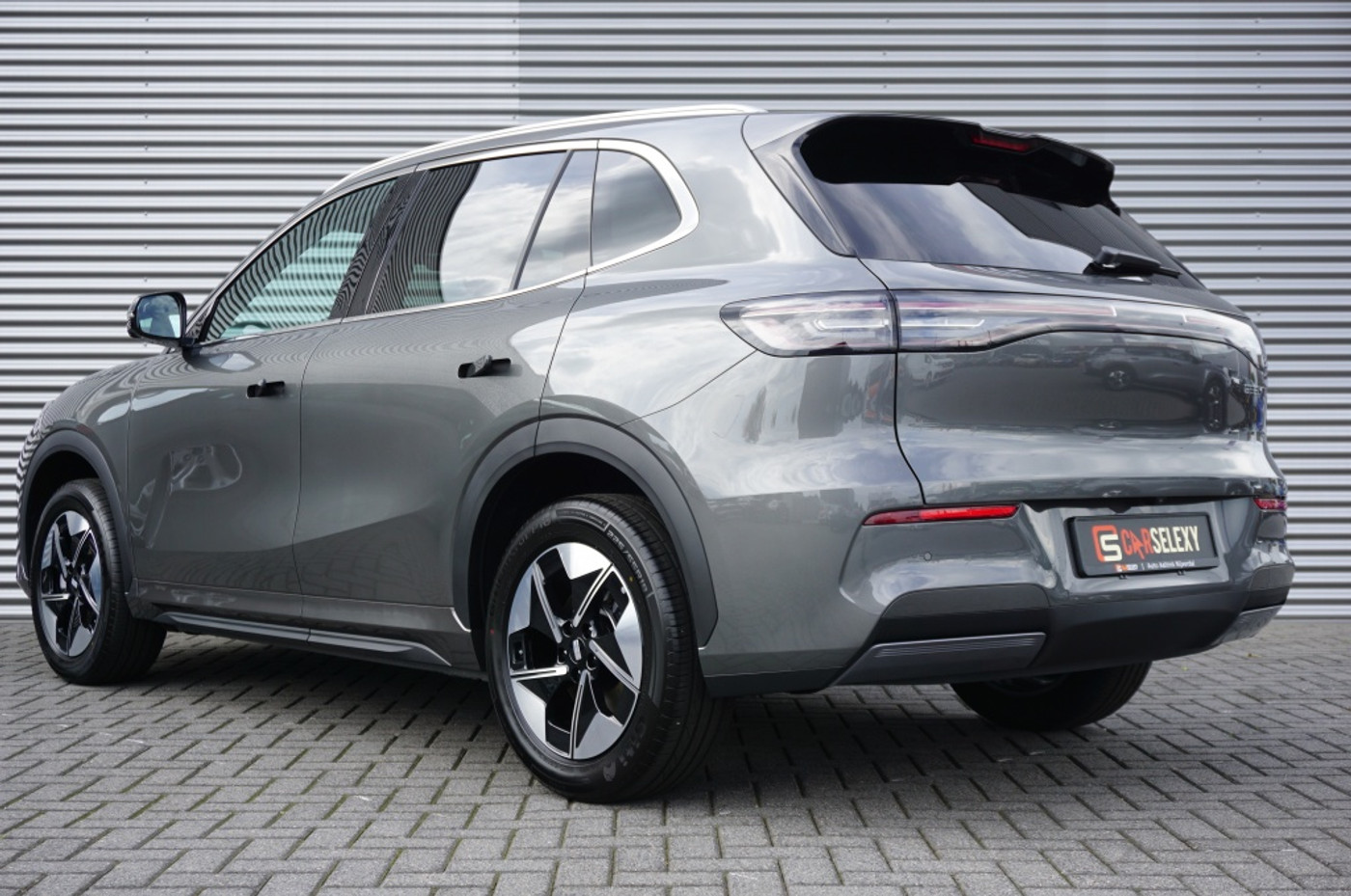 Foto van Geely E5