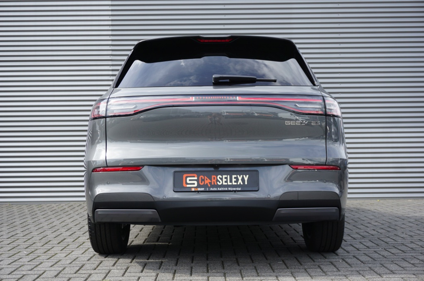Foto van Geely E5
