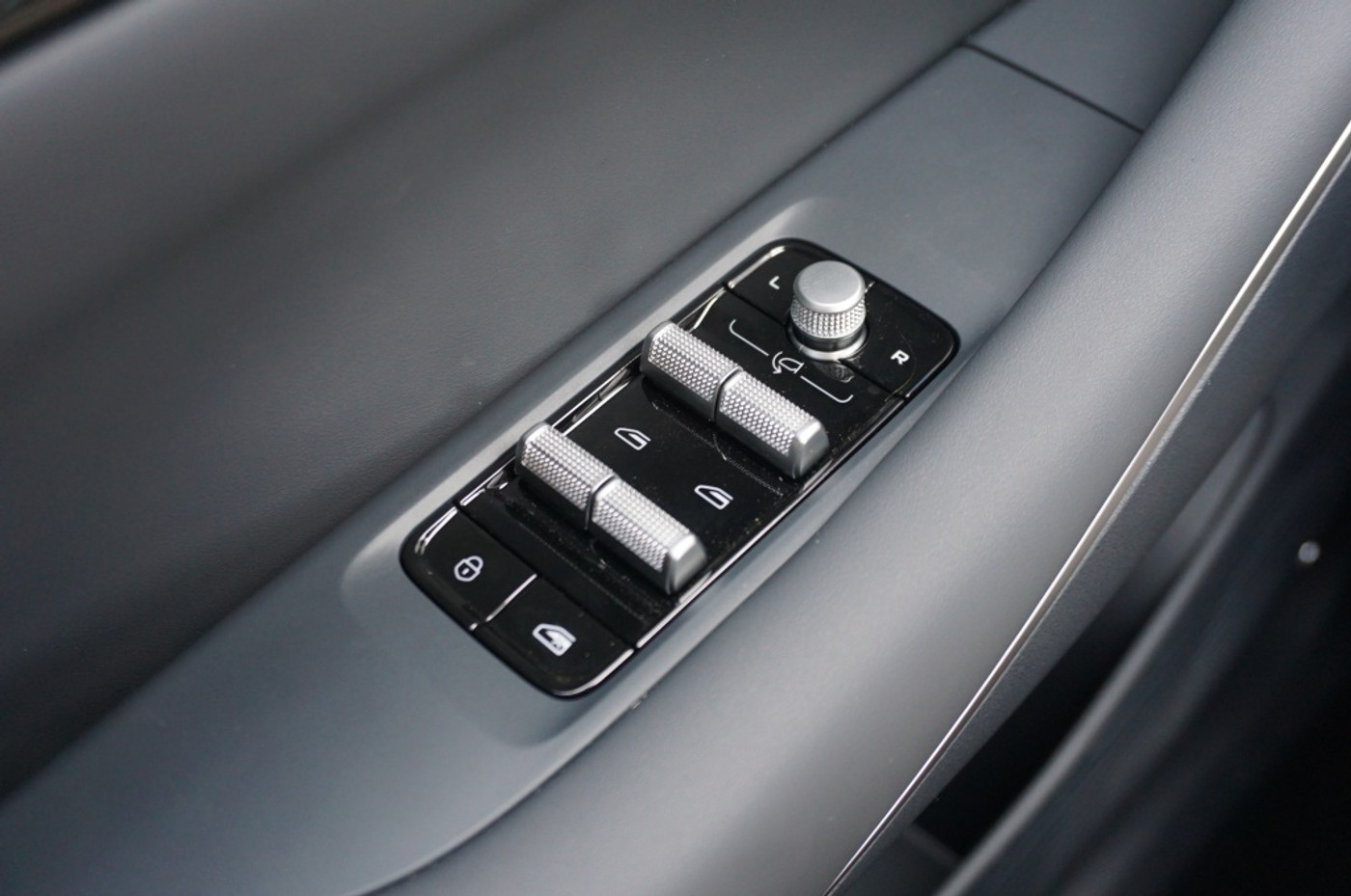 Foto van Geely E5