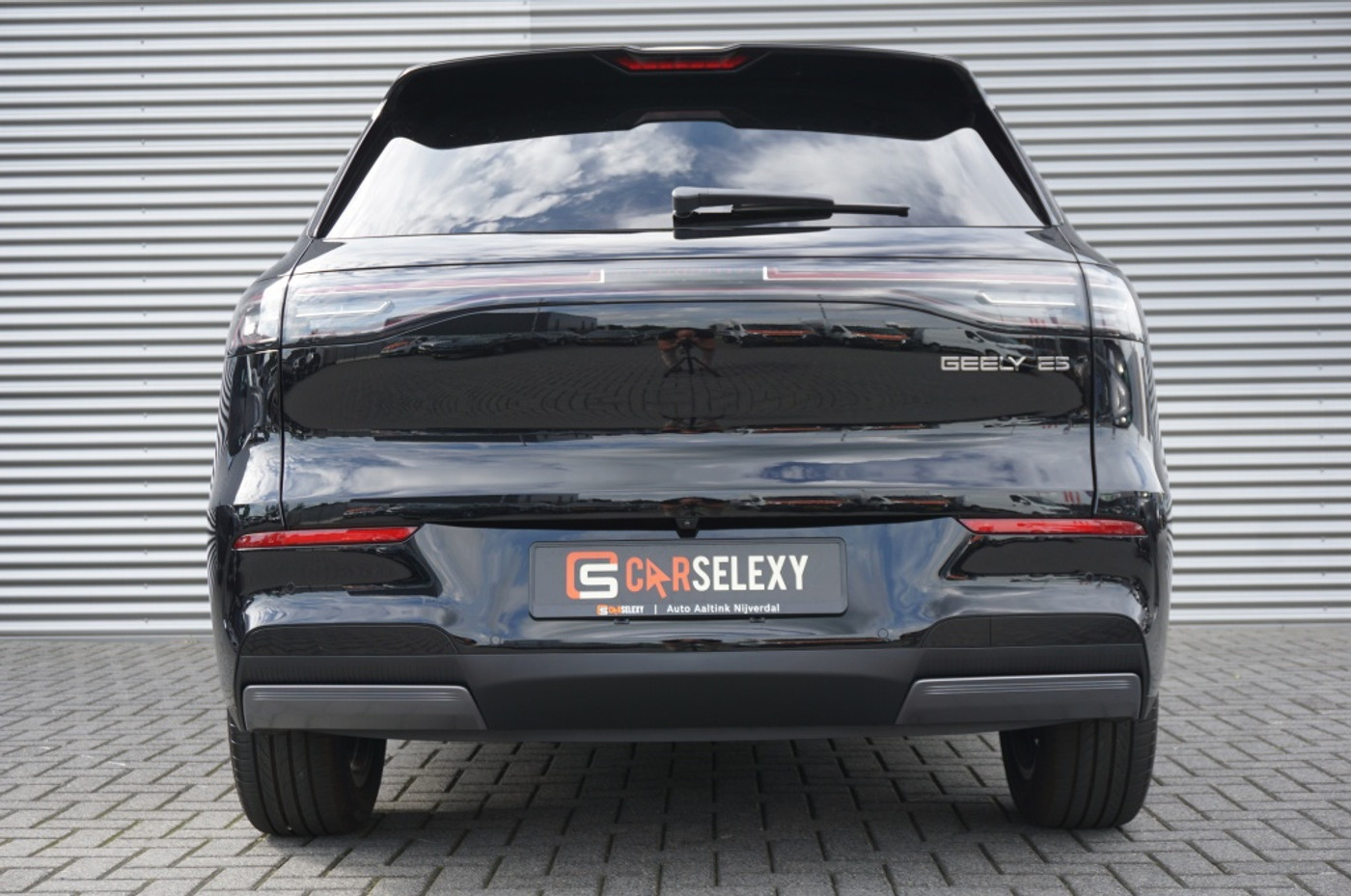 Foto van Geely E5