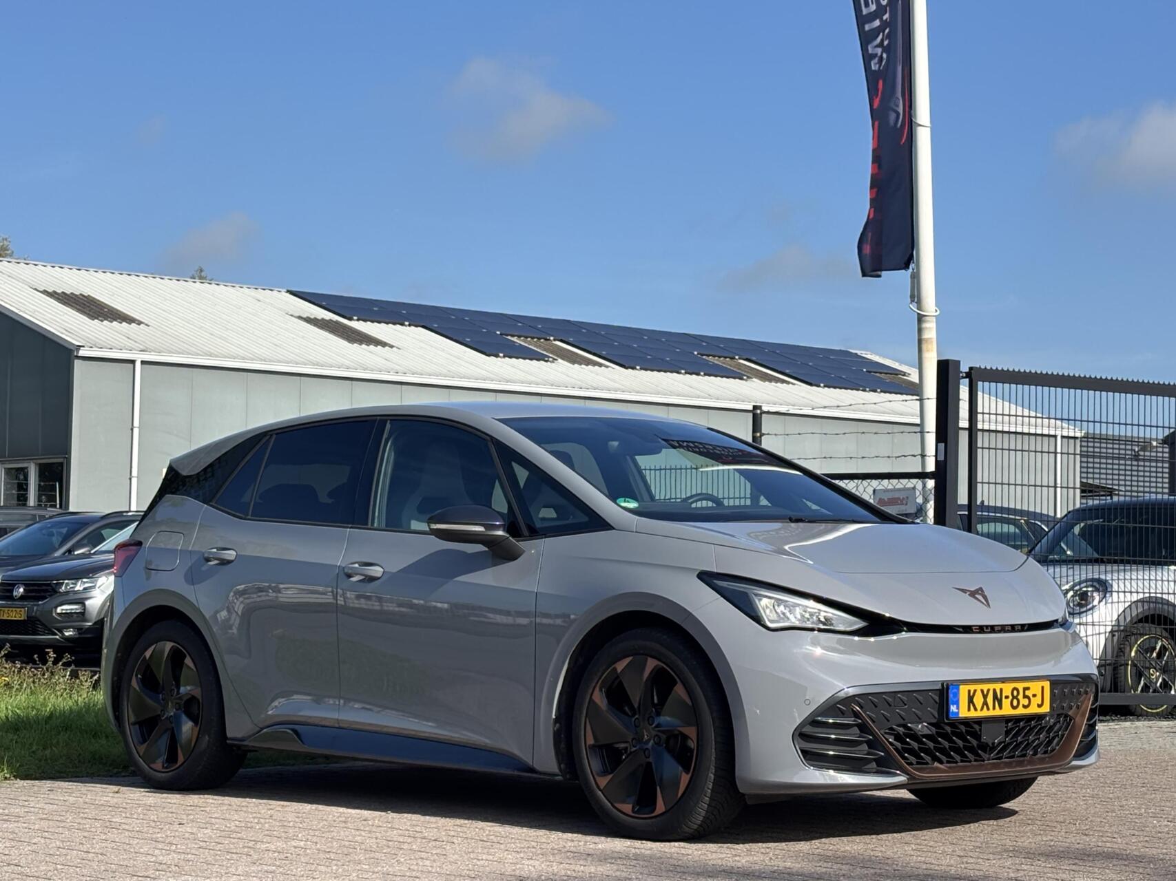 Cupra Born adrenaline 62 kWh 204 pk acc stuur vw camera SOH 97% 2024 - voorkant