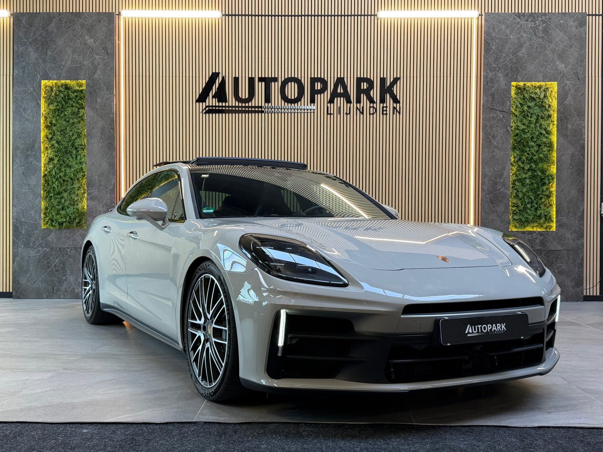 Foto van Porsche Panamera 4 E-hybrid
