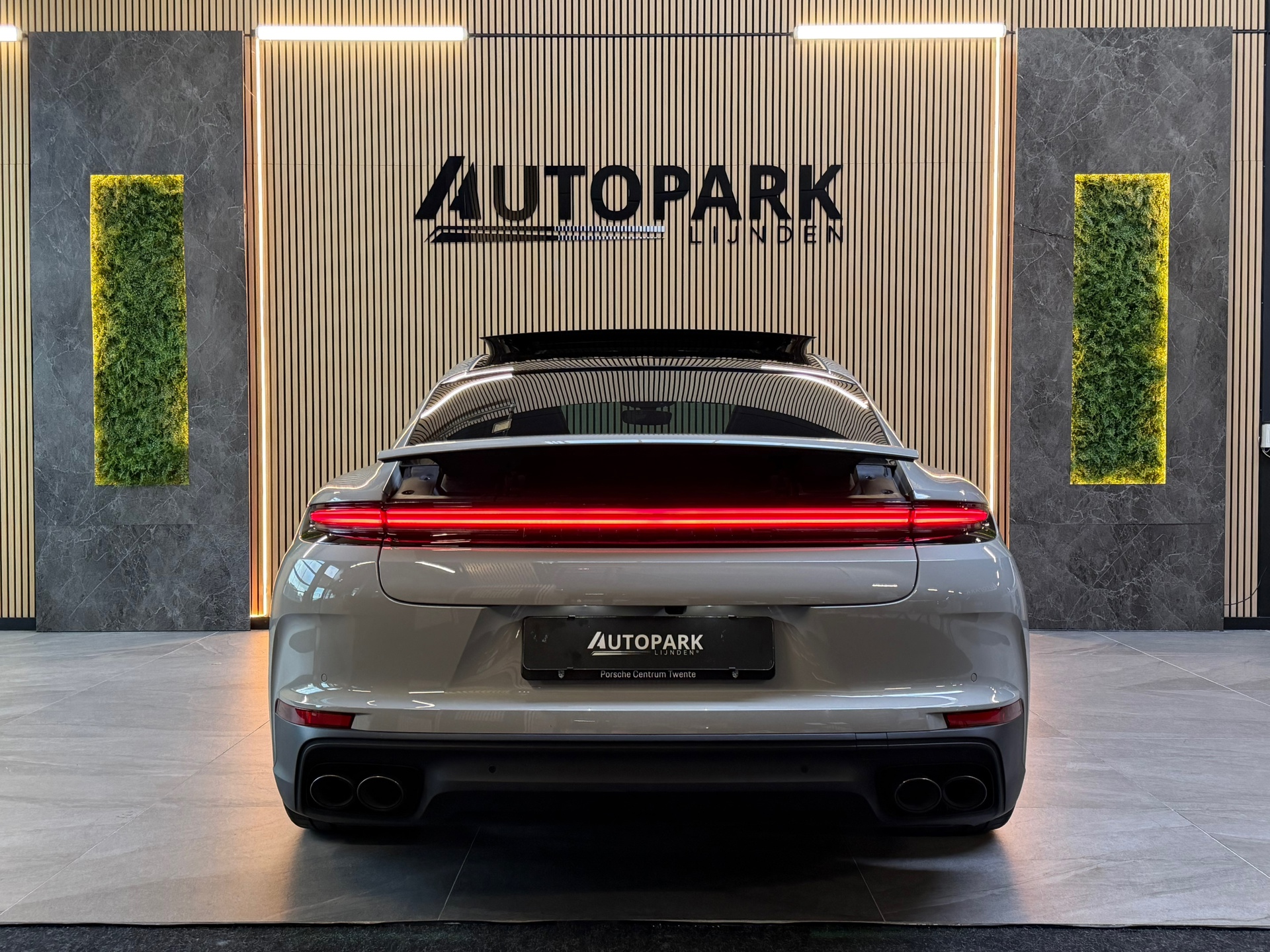 Foto van Porsche Panamera 4 E-hybrid