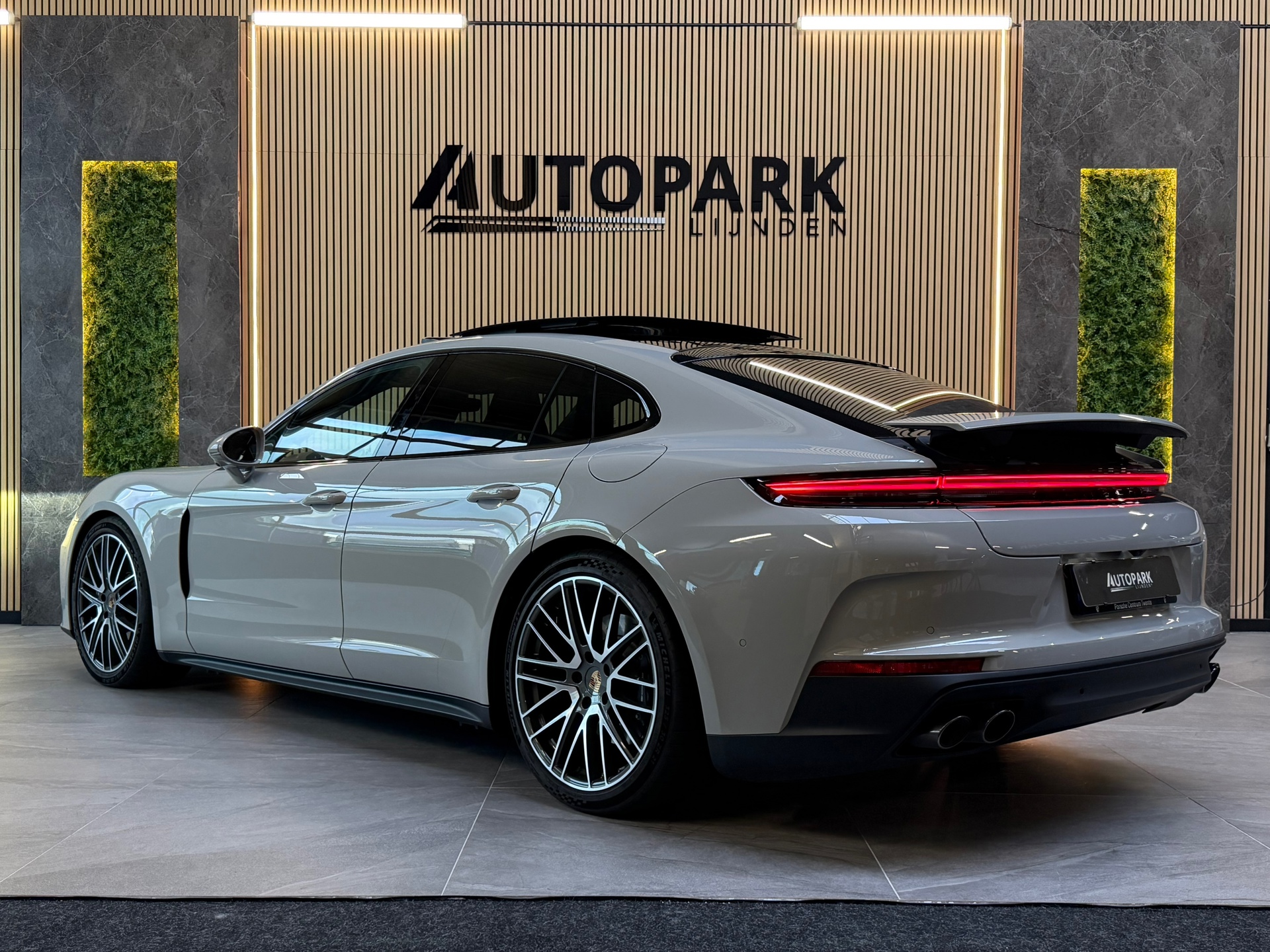 Foto van Porsche Panamera 4 E-hybrid