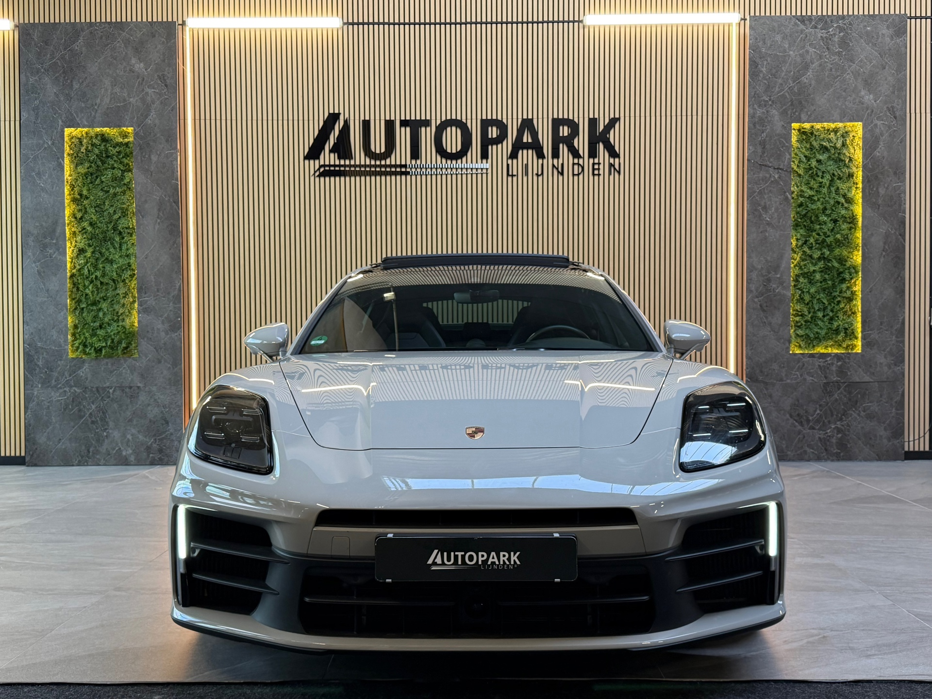 Foto van Porsche Panamera 4 E-hybrid