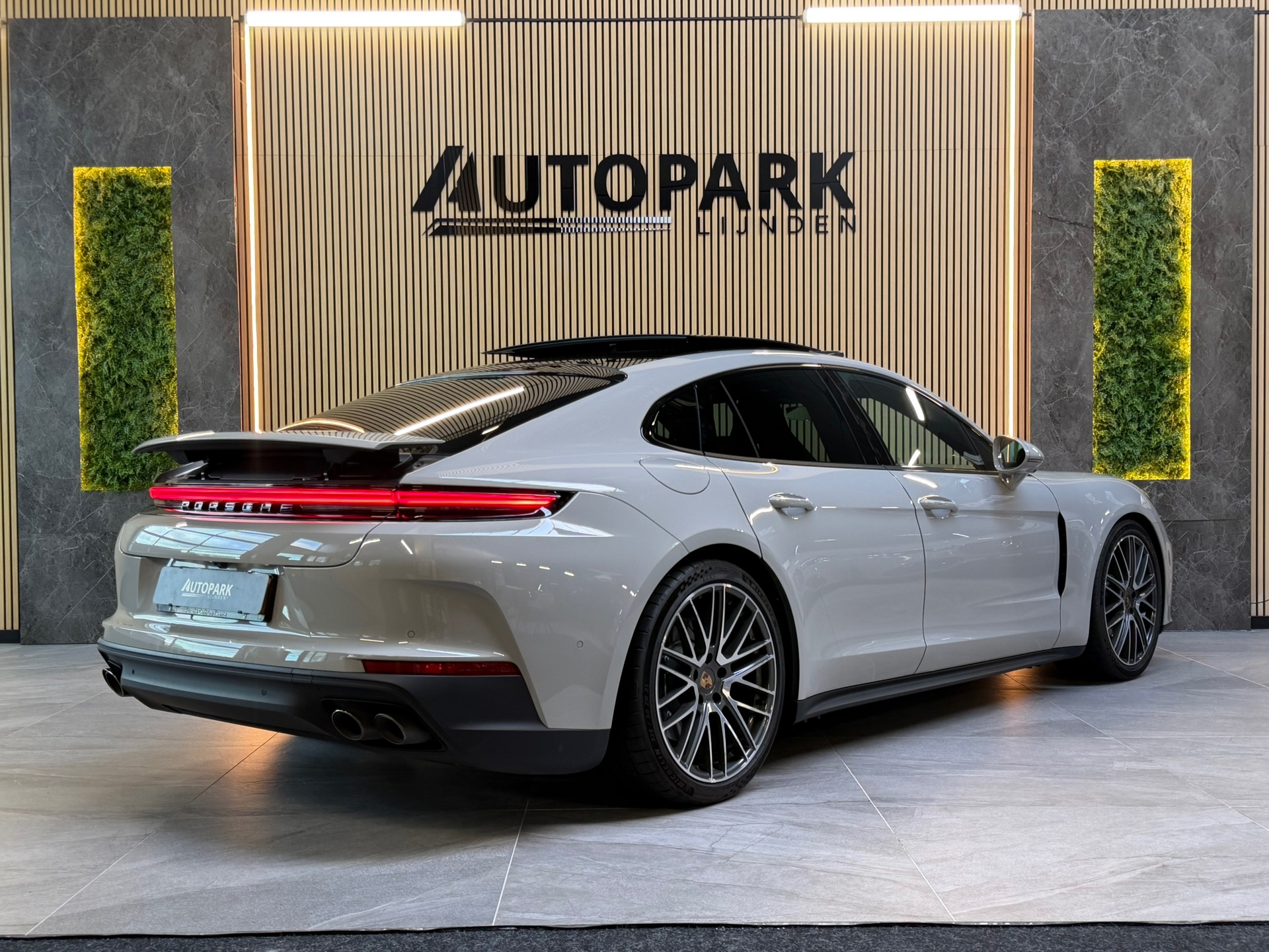 Foto van Porsche Panamera 4 E-hybrid