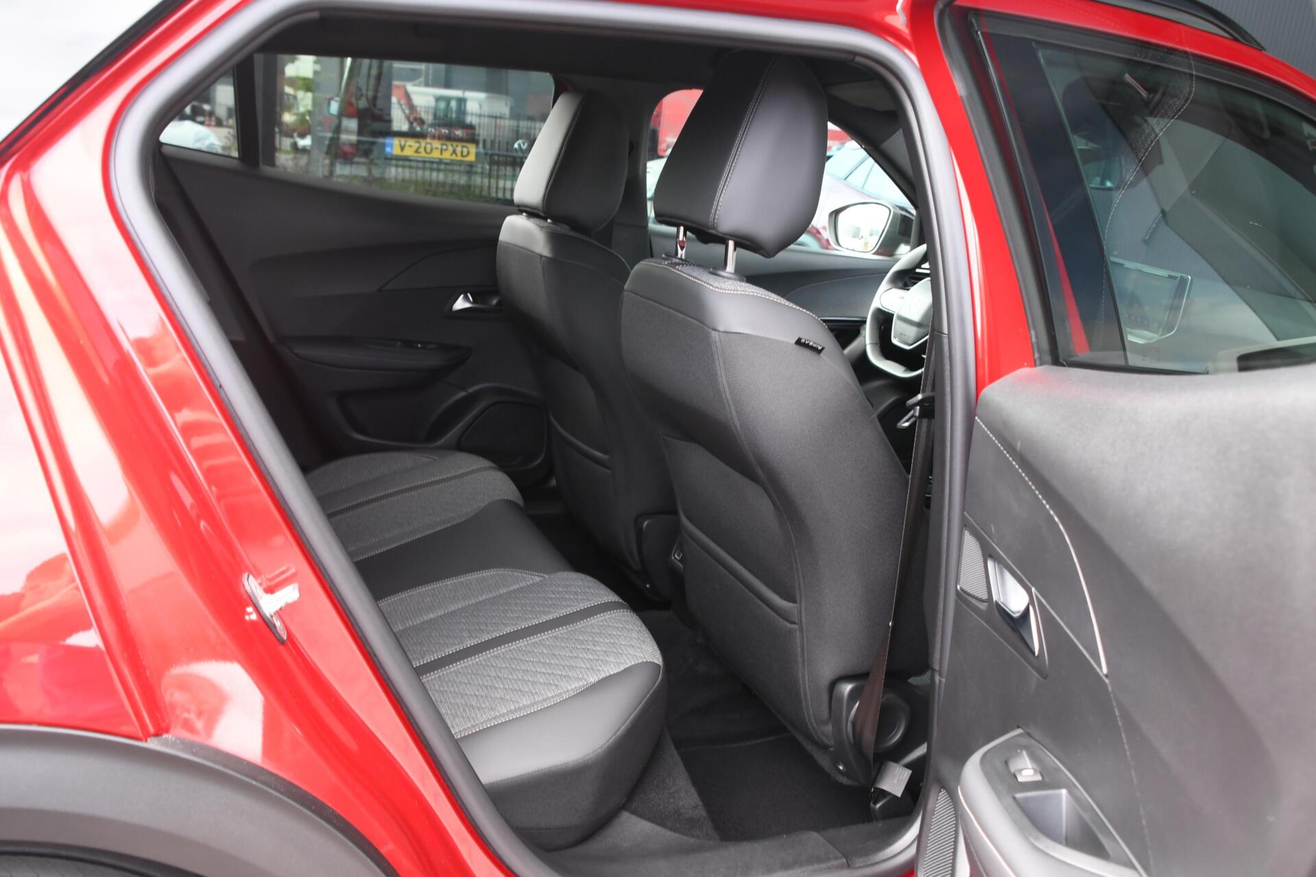Foto van Peugeot E-2008
