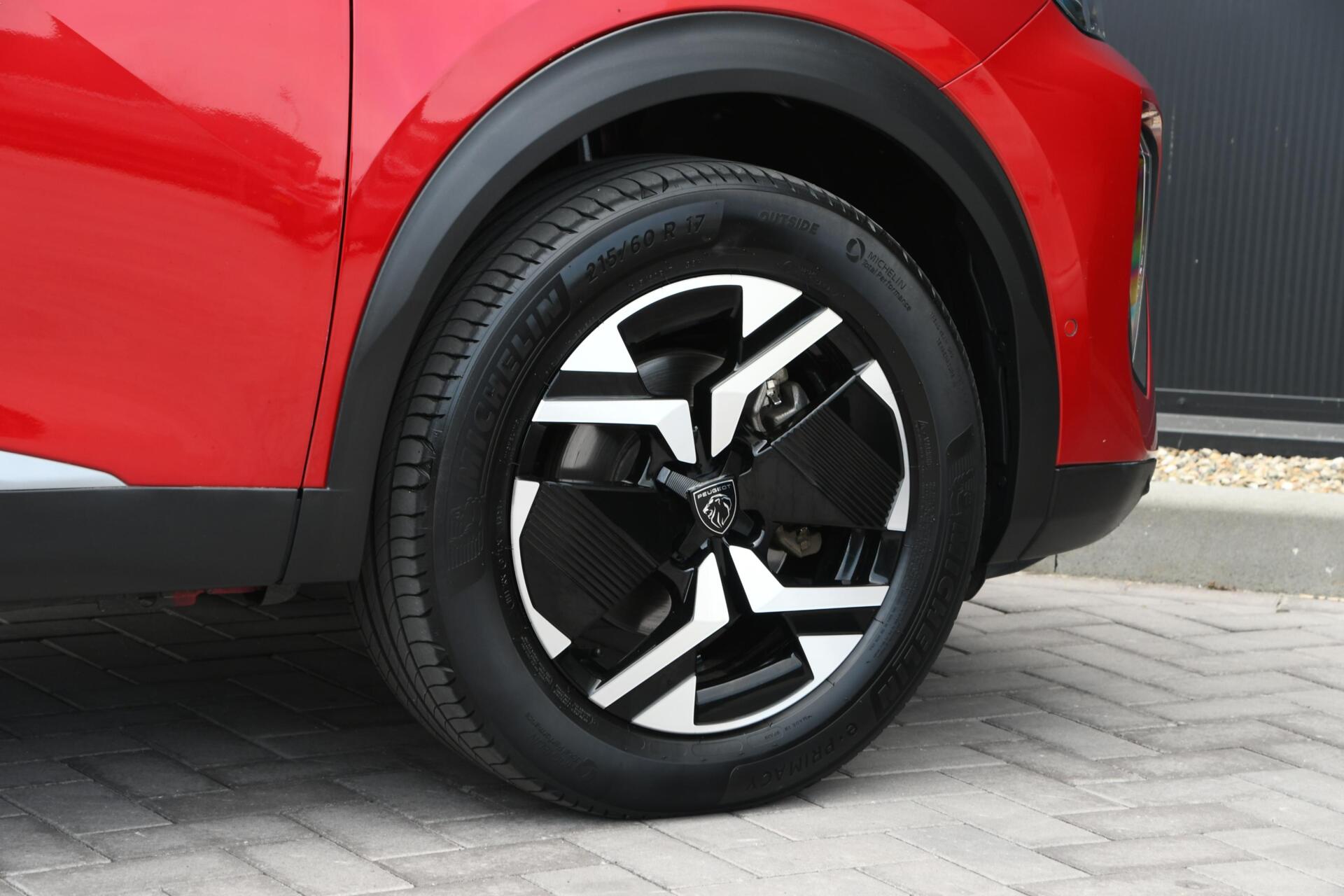 Foto van Peugeot E-2008