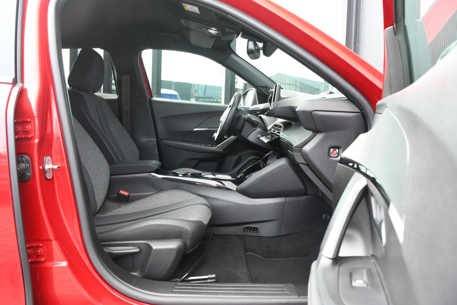Foto van Peugeot E-2008
