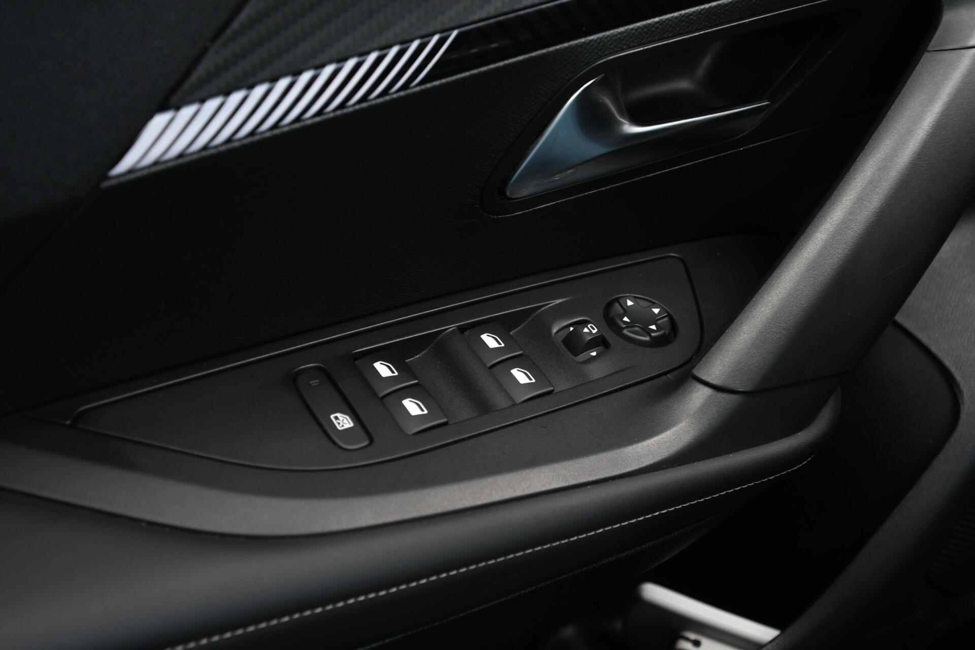 Foto van Peugeot E-2008
