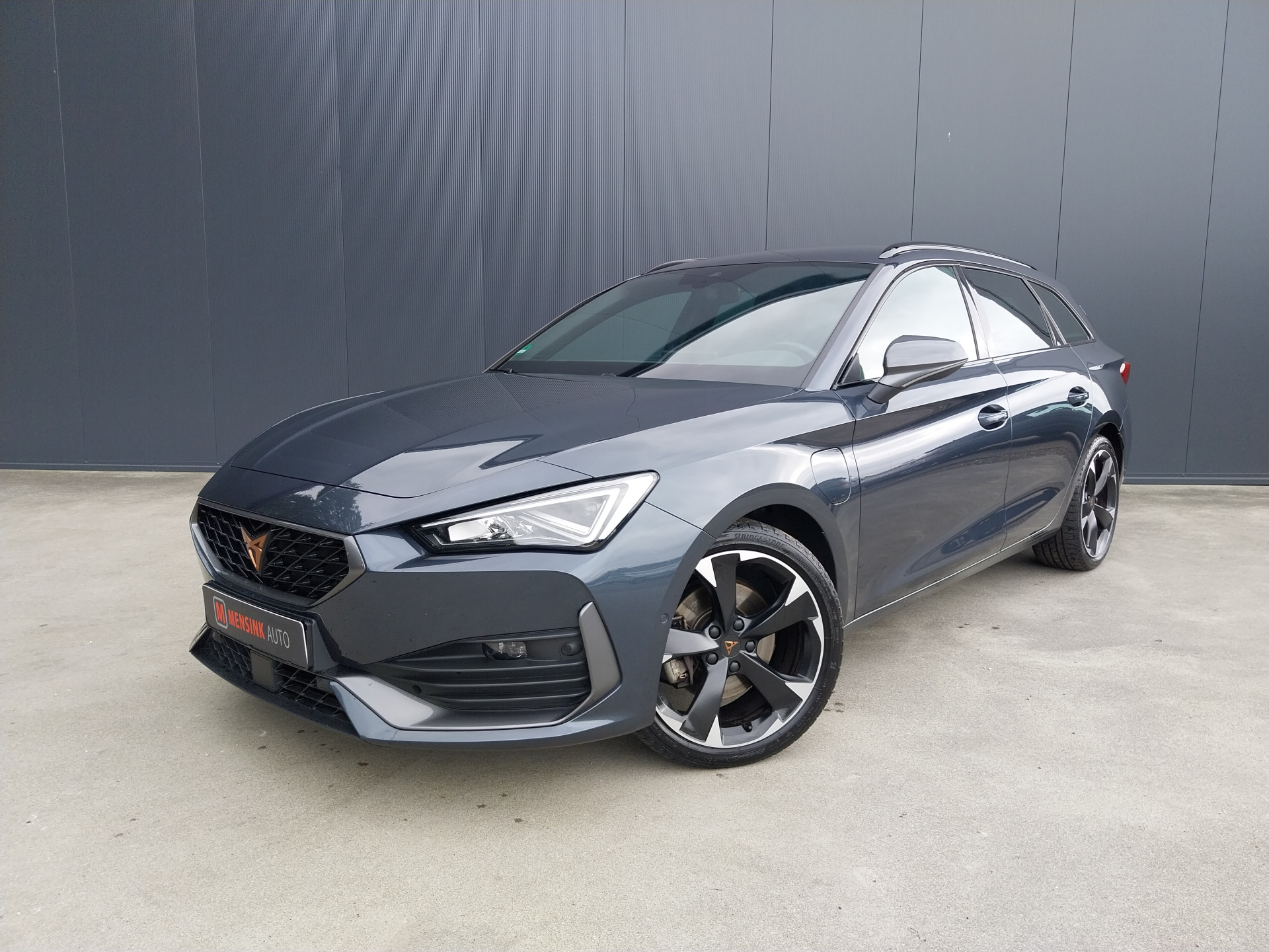 Cupra Leon Sportstourer 1.4 e-Hybrid 245 PK VZ Performance 1e EIGENAAR VIRTUAL COCKPIT ADAPT CRUISE CAMERA MEMORY PARK ASSIST 2023 - voorkant