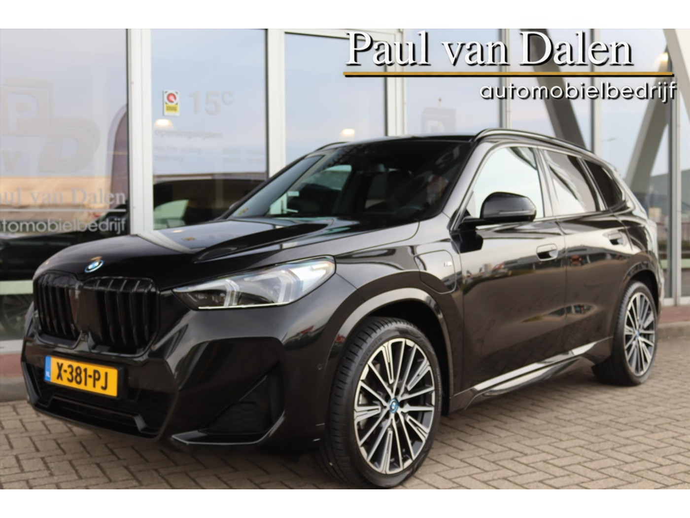 BMW X1 Xdrive30e XDRIVE30e 326PK M-SPORT SHADOW LINE Head-Up | Memory | 360 Camera | Stoelverw. | Driving Assistant Plus | 20 inch Lm | Sfeerverl.| Live Cockpit | 2024 - voorkant
