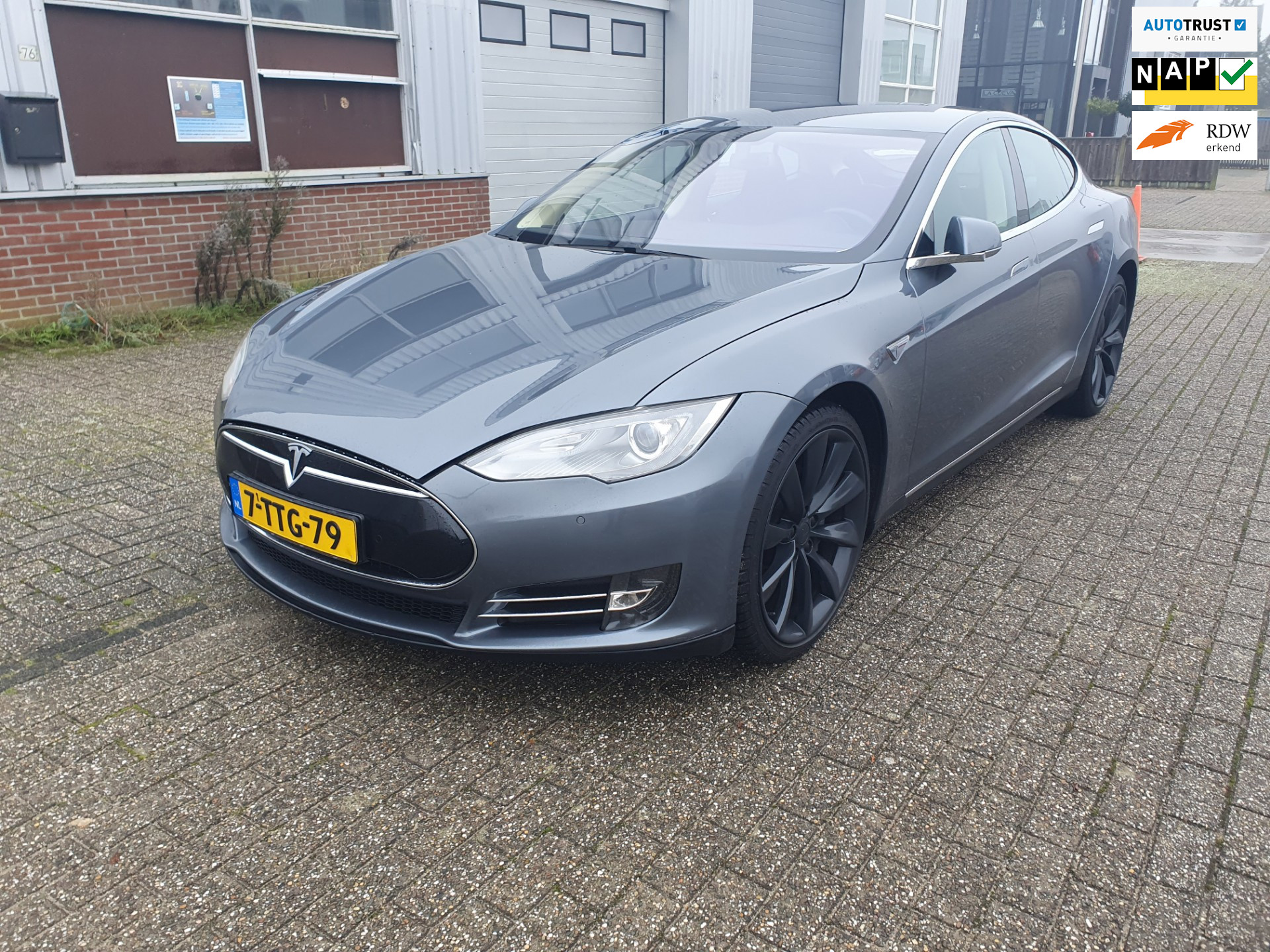 Tesla Model S 85 Base 2014 - voorkant