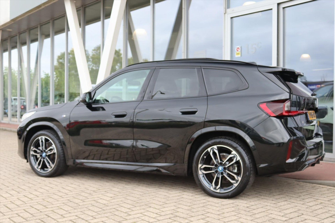 Foto van BMW Ix1