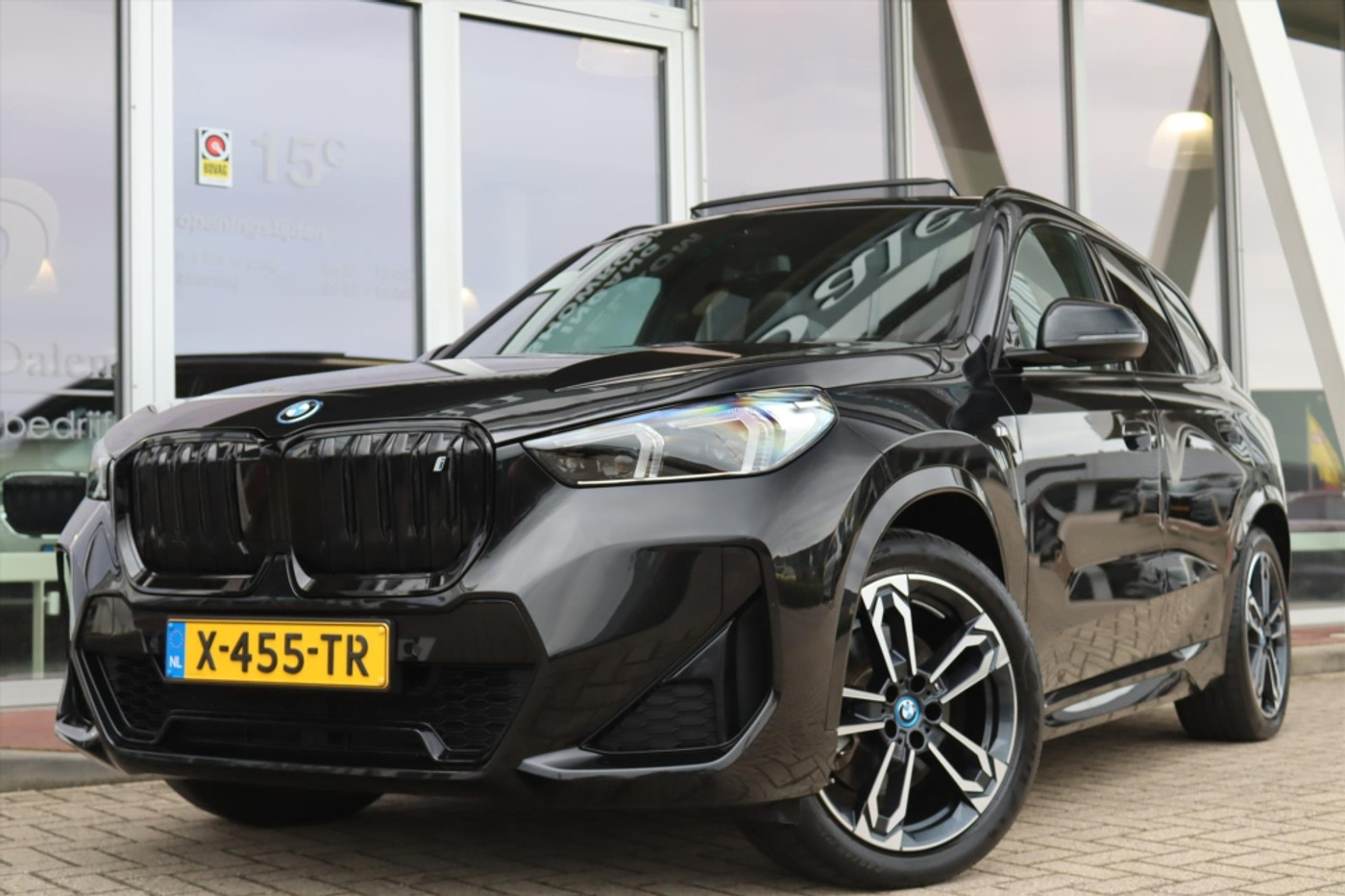 Foto van BMW Ix1