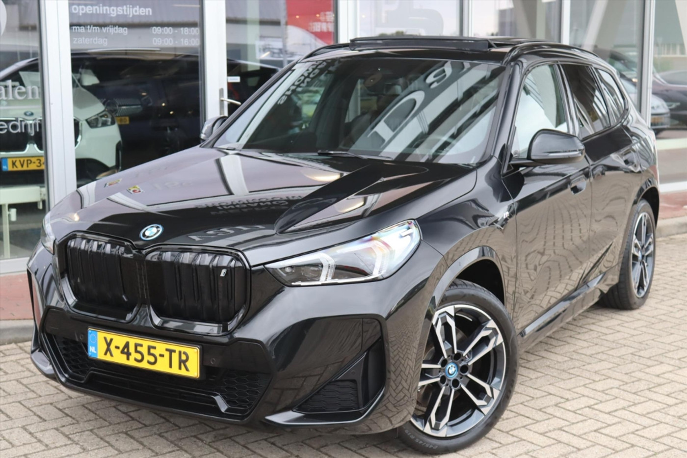 Foto van BMW Ix1