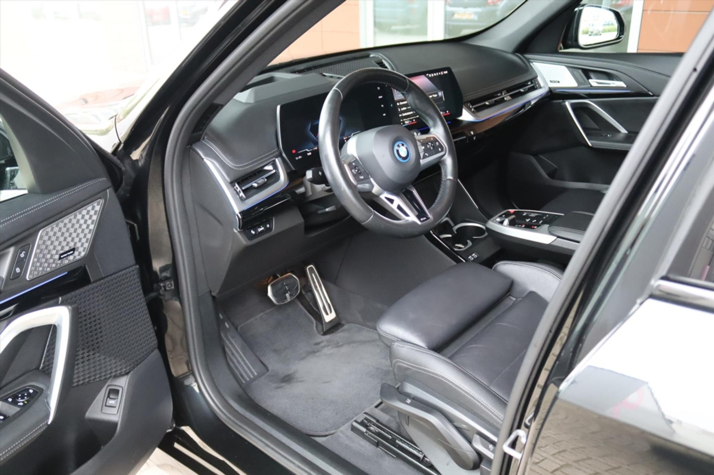 Foto van BMW Ix1